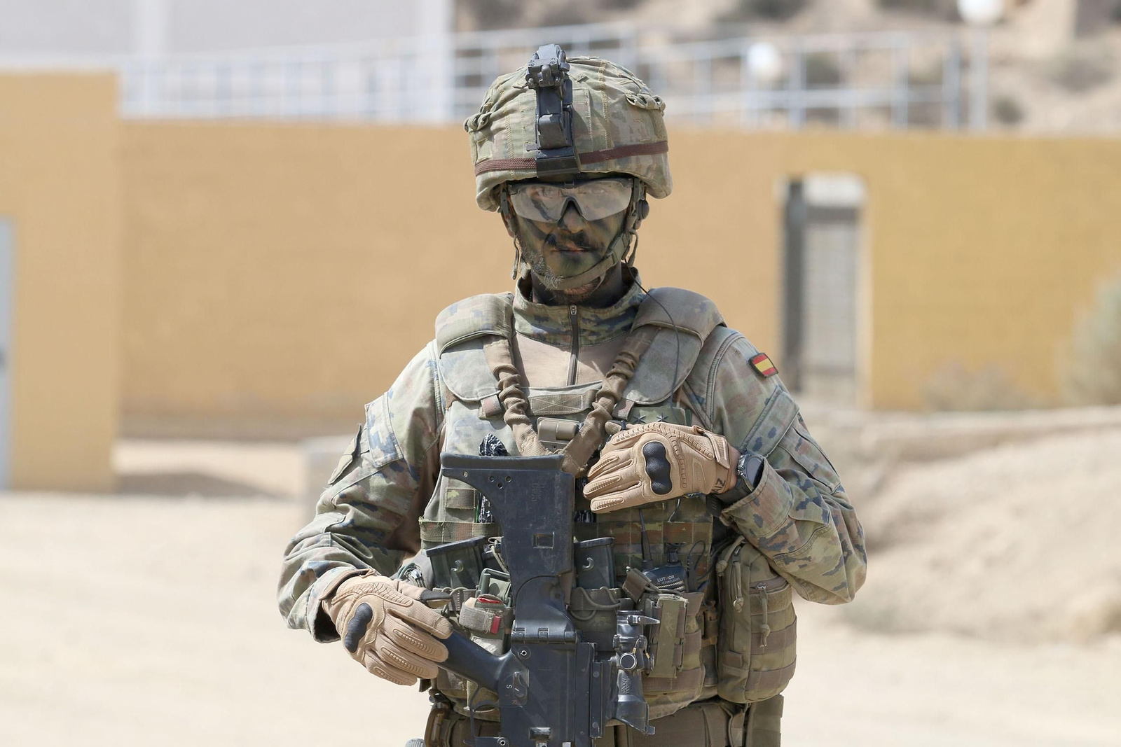 Imágenes de la visita de la ministra de Defensa a la base militar de Viator