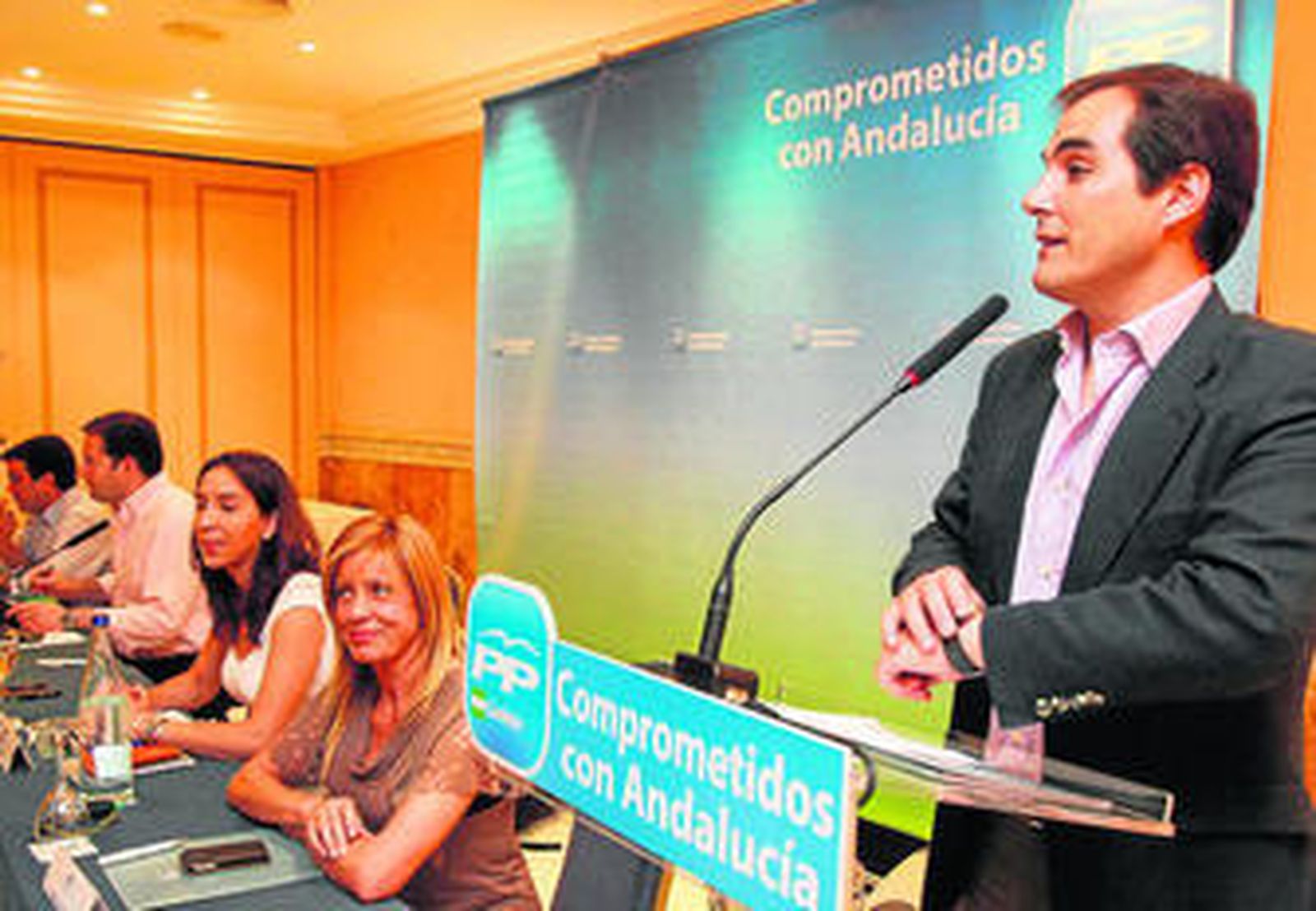 El alcalde, en su intervención ante la junta directiva del partido.