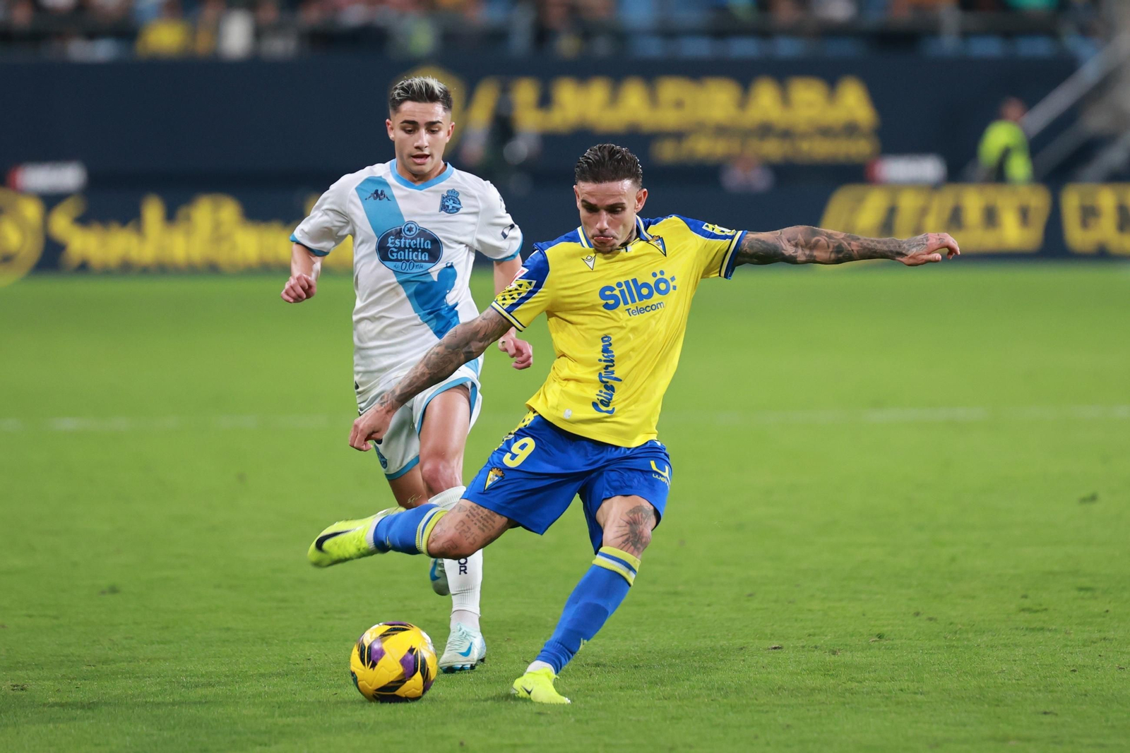 Búscate entre las imágenes del partido de fútbol entre Cádiz CF y Deportivo