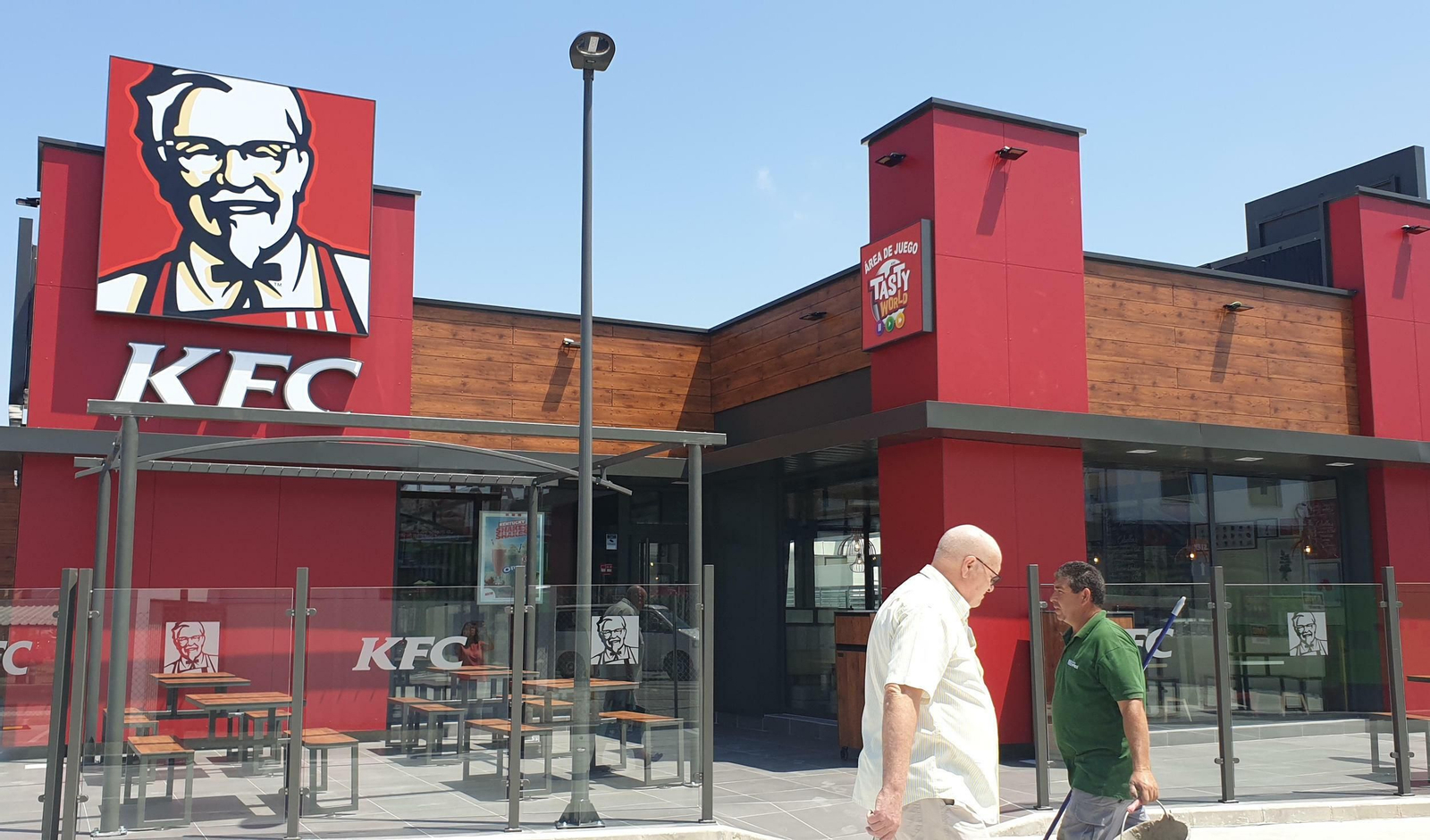 Exterior del restaurante que ha abierto sus puertas a la entrada de la ciudad.