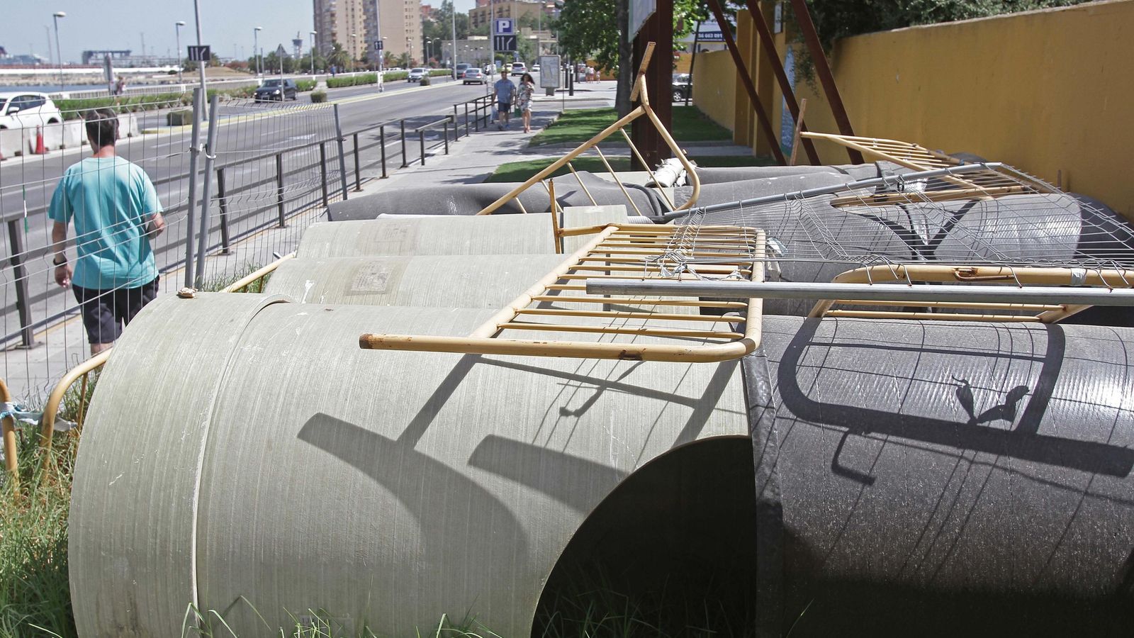 Tuberías durante la construcción del colector de la Cuesta del Rayo.