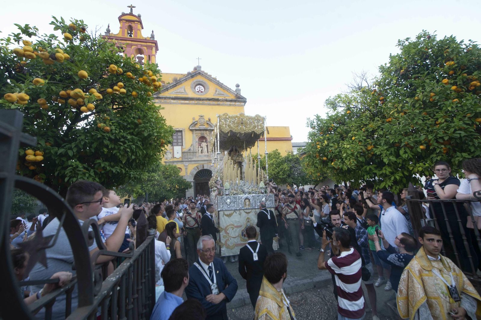 La Virgen del Carmen de San Cayetano, a su salida.