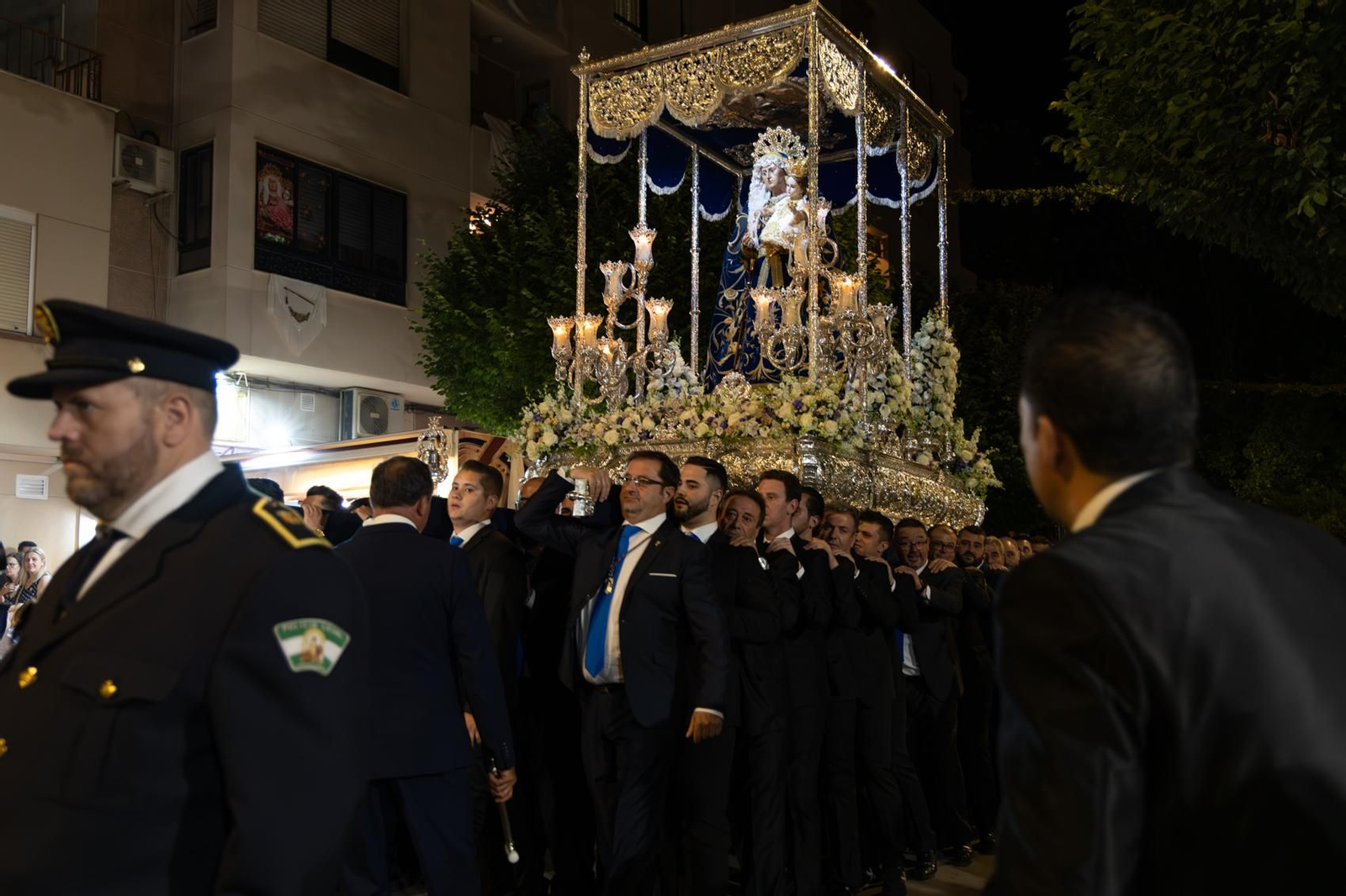Santa Ana, patrona de Torredelcampo, recibe el bastón de mando como Alcaldesa Perpetua.