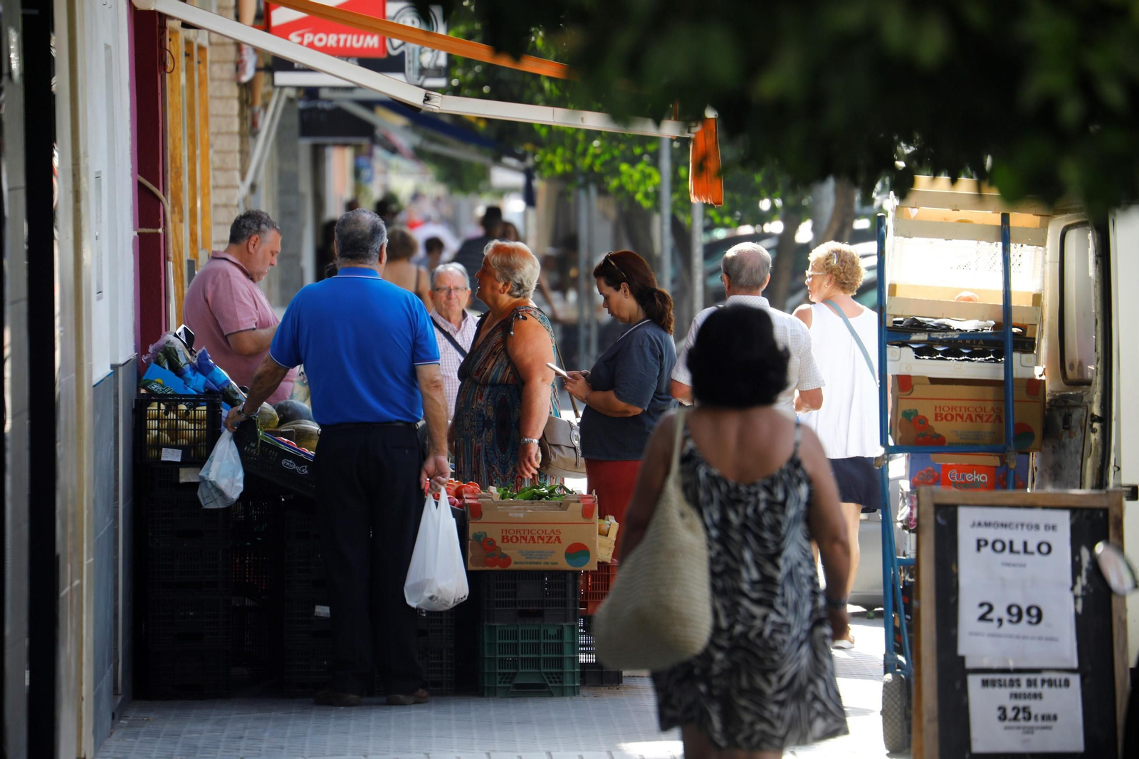 Un paseo por el barrio de Fátima una mañana de verano en Córdoba, en imágenes