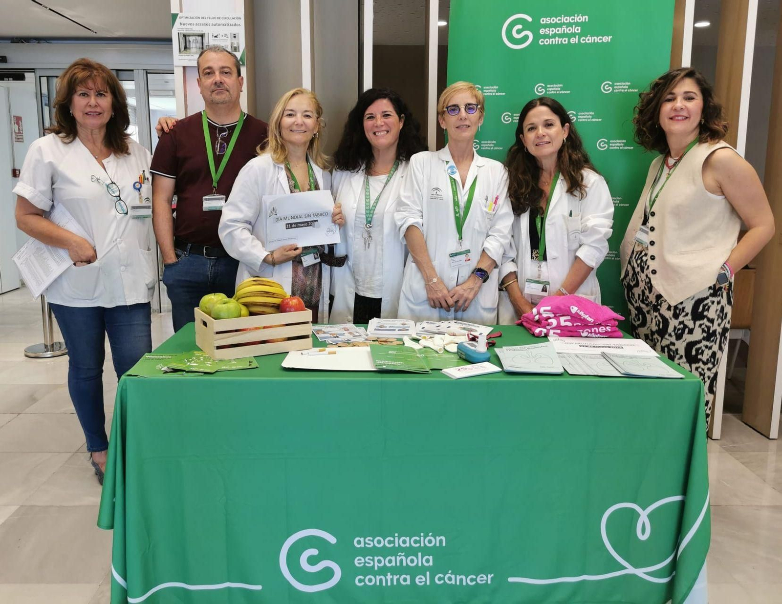 La mesa informativa realizada en el Hospital de Valme