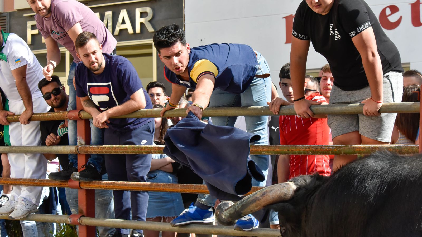 Fotos del encierro del sábado del Toro Embolao en Los Barrios