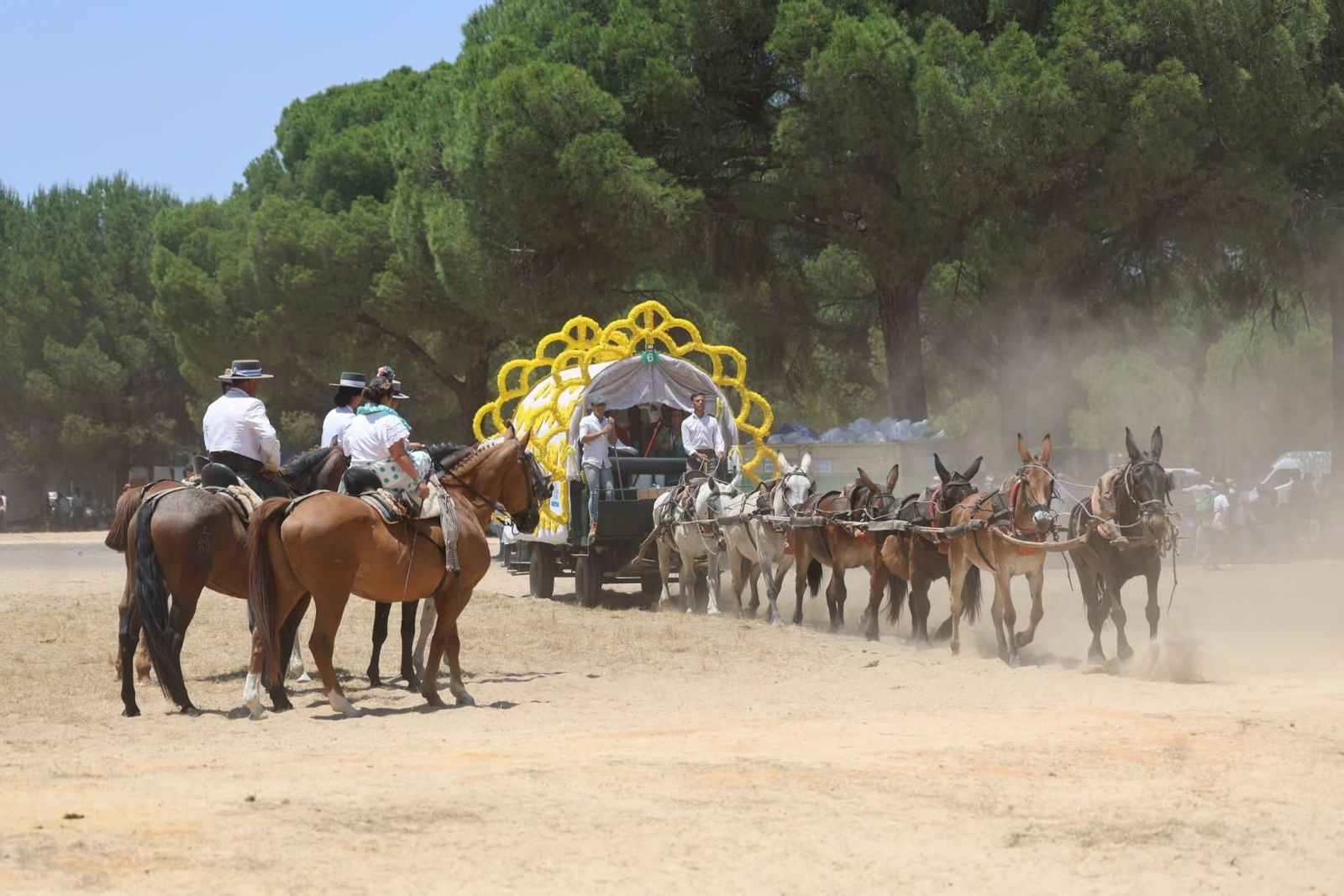 Rocío 2025: Las mejores imágenes de los peregrinos de la Hdad del Rocío de Huelva
