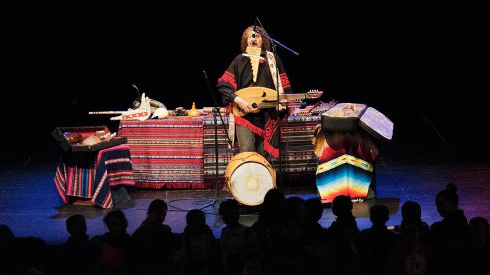 Pablo Nahual en el Teatro Tivoli.