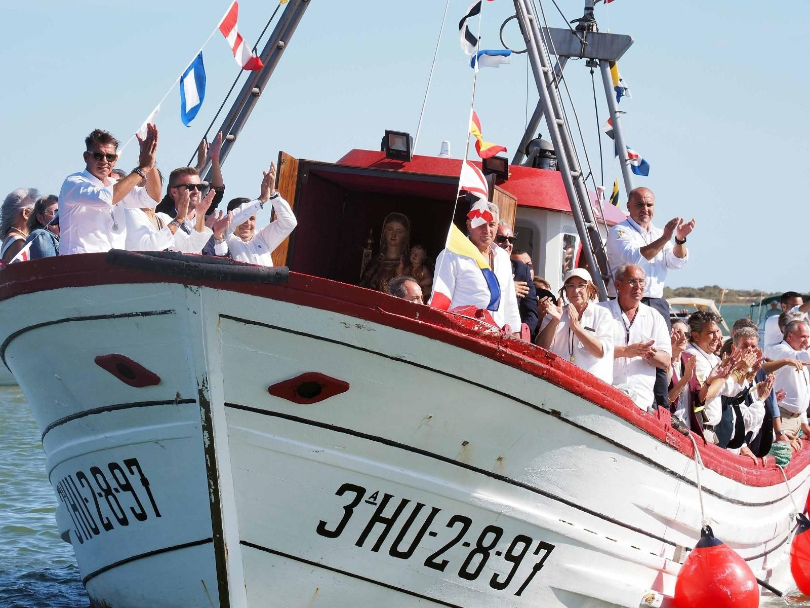 Imágenes del desembarco de la Virgen de la Bella en el Terrón de Lepe