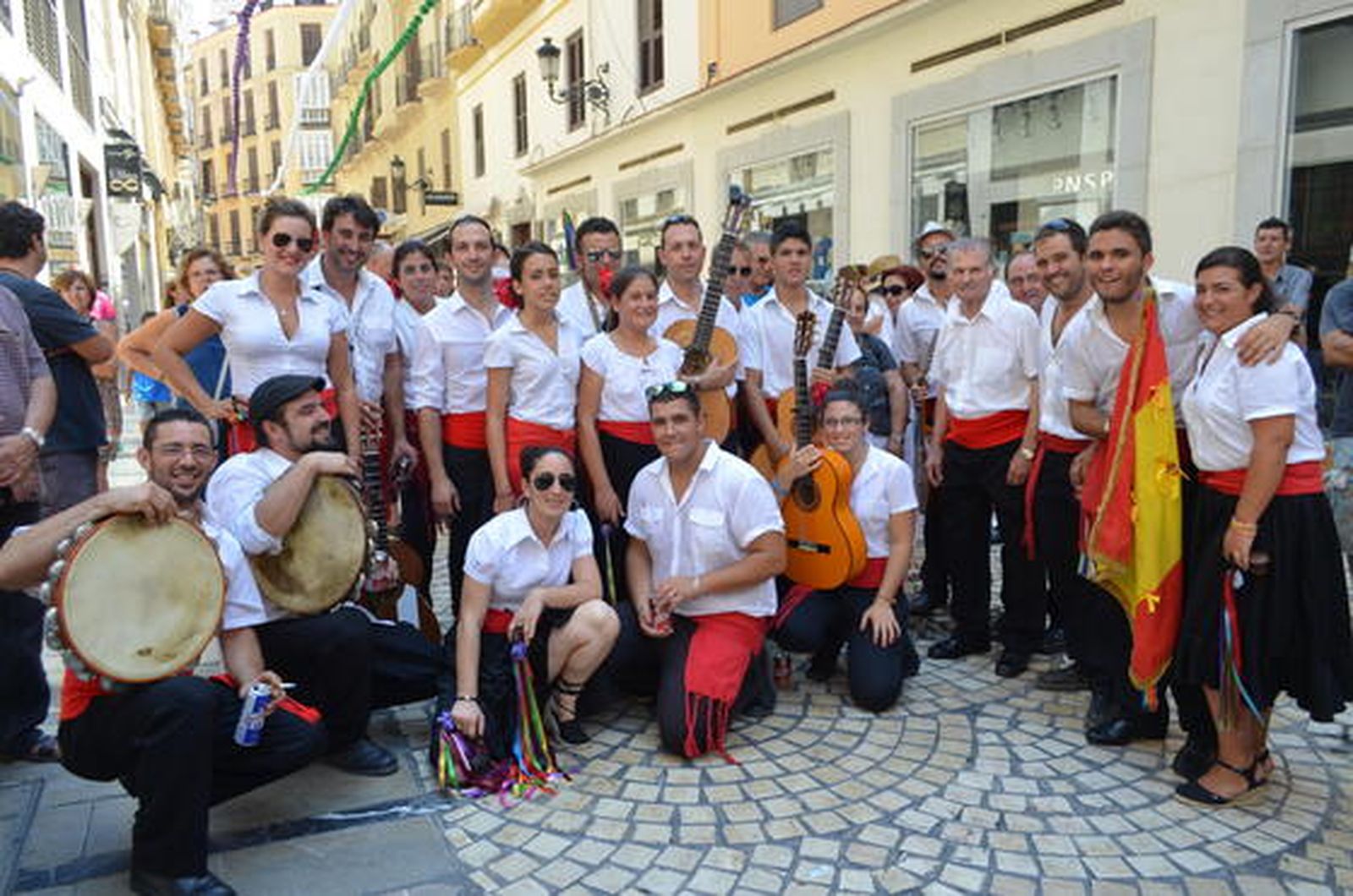 Jolgorio en el Real y en el centro

Foto: Marta González / Javier Albiñana