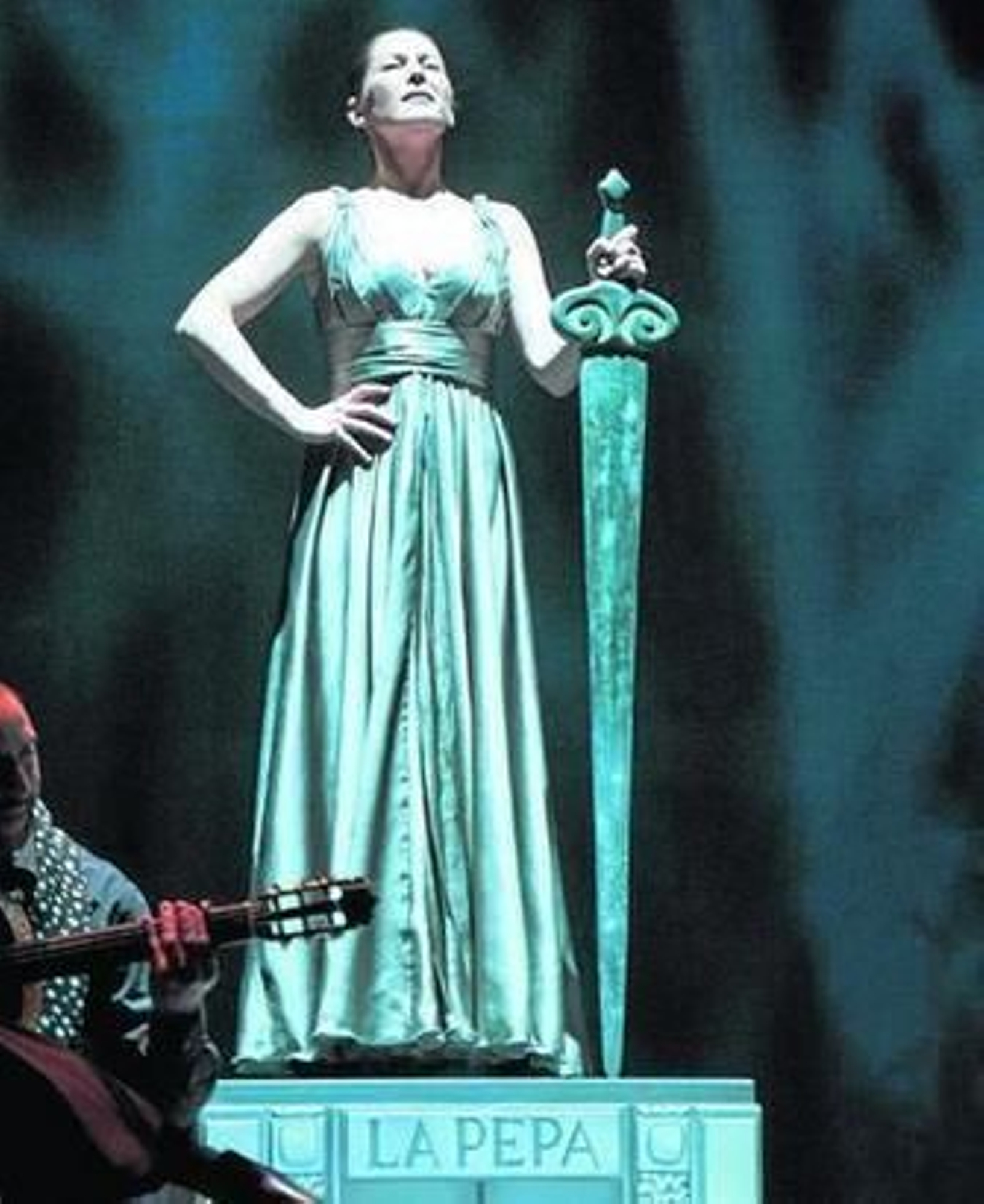 Sara Baras interpretando el papel de 'la Pepa' en su espectáculo.