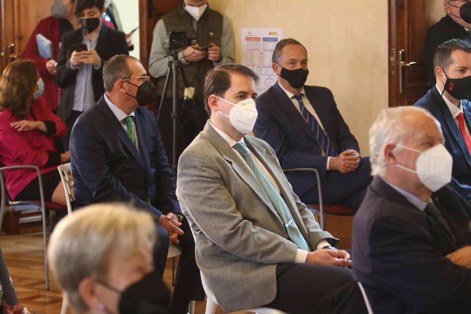 Fotogalería de la entrega de banderas por el Día de Andalucía