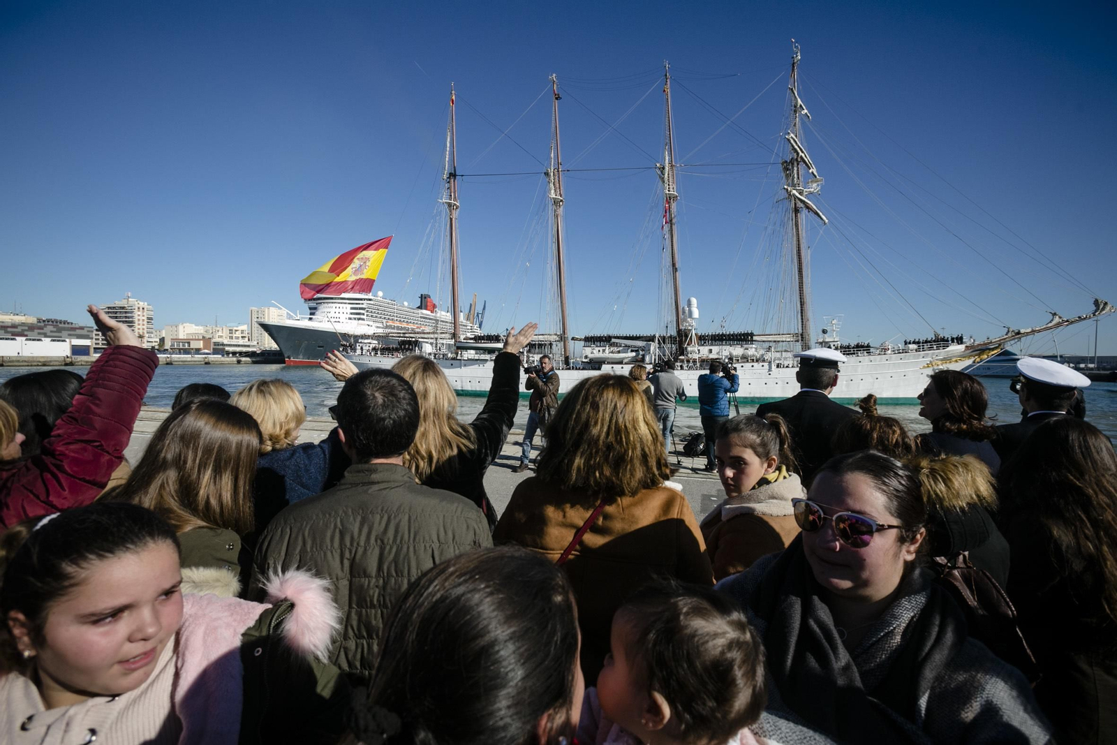 Elcano inicia su XCI crucero de instrucción en Cádiz