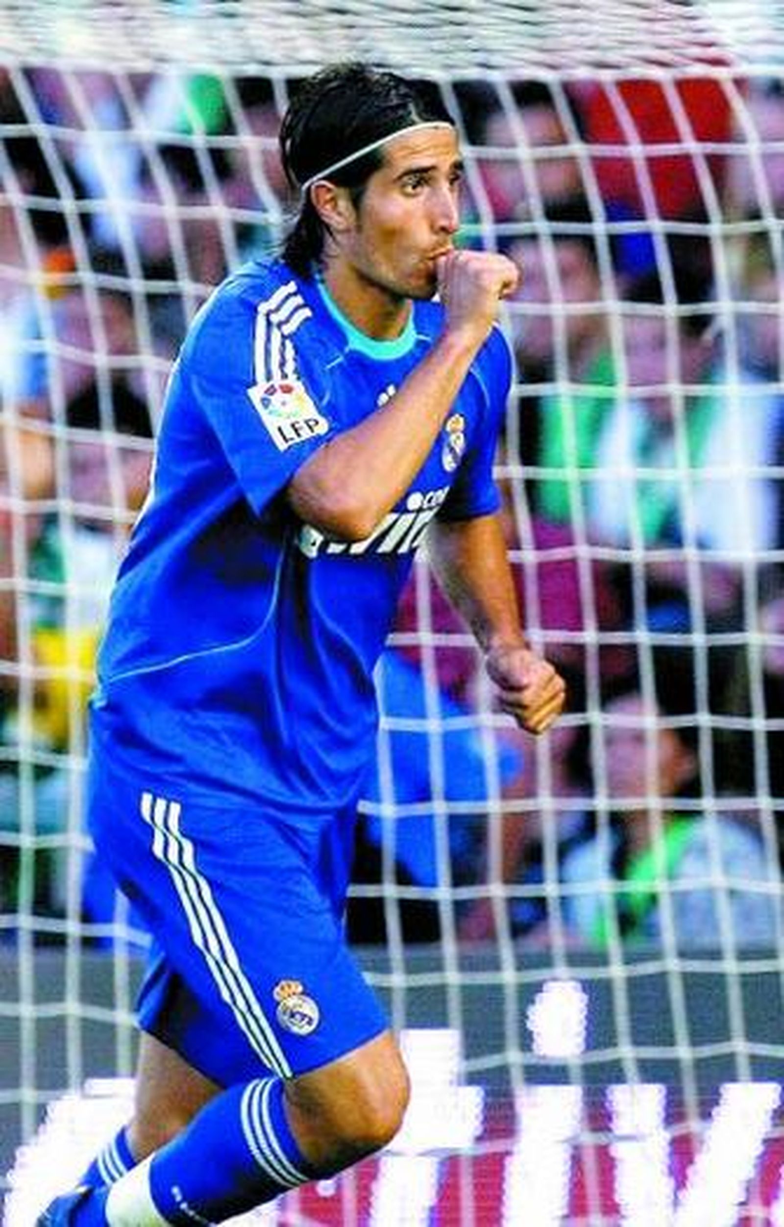 Rubén de la Red celebra el primer tanto madridista.