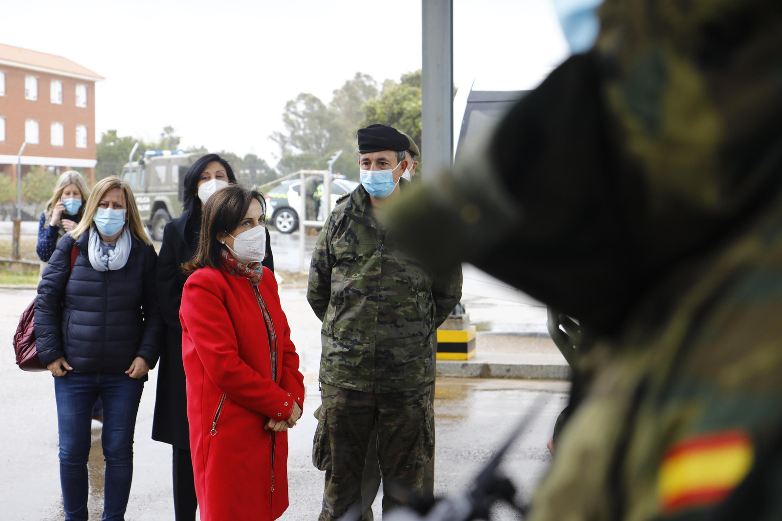 La visita de Margarita Robles a la base militar de Cerro Muriano, en imágenes