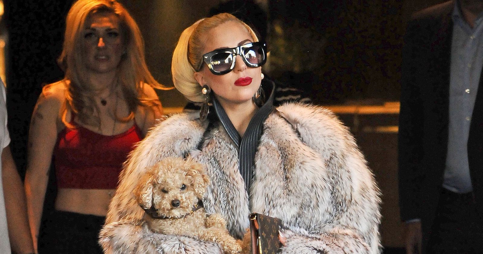 Lady Gaga con su perro.