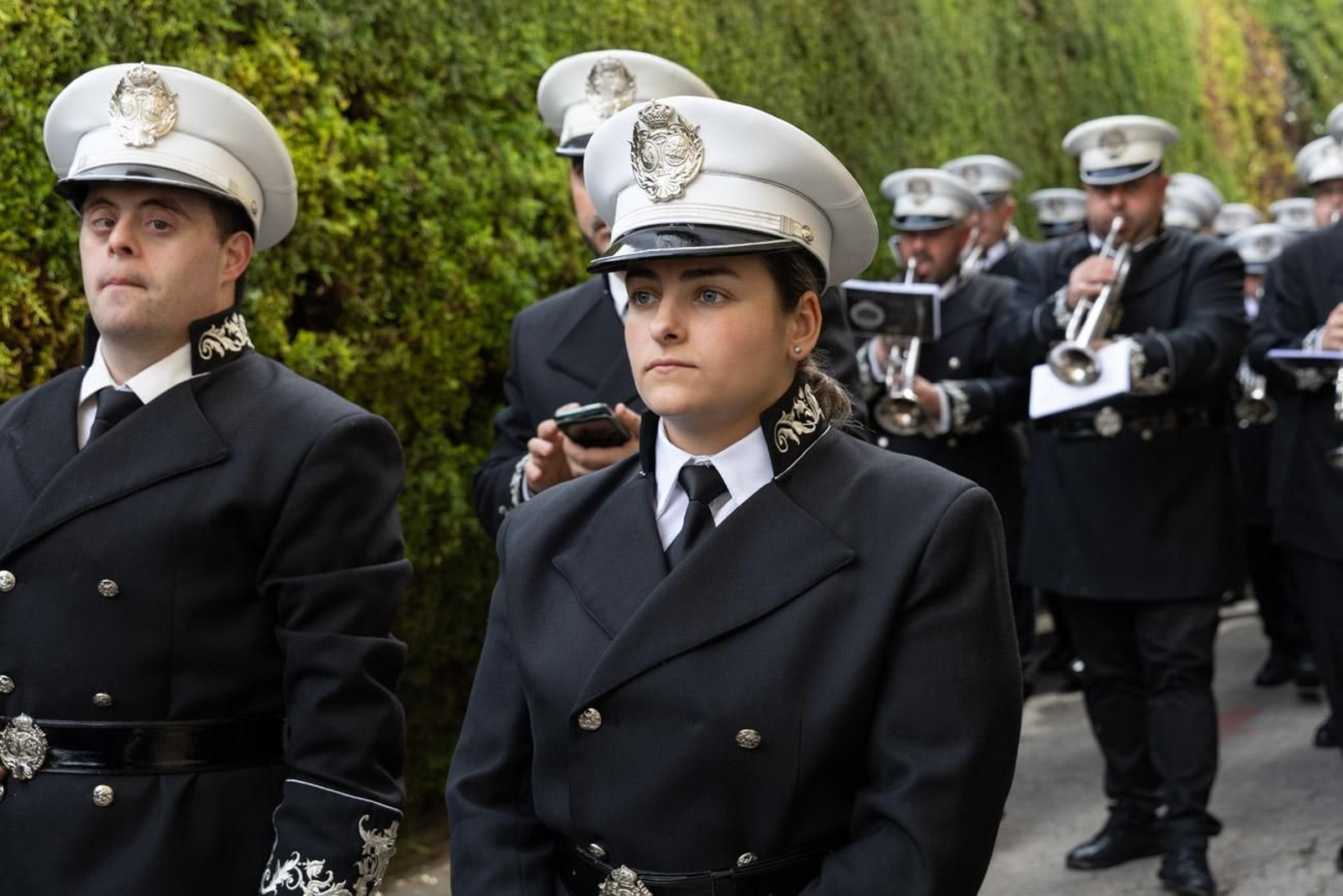 La temida lluvia impide el desarrollo normal de este Martes Santo