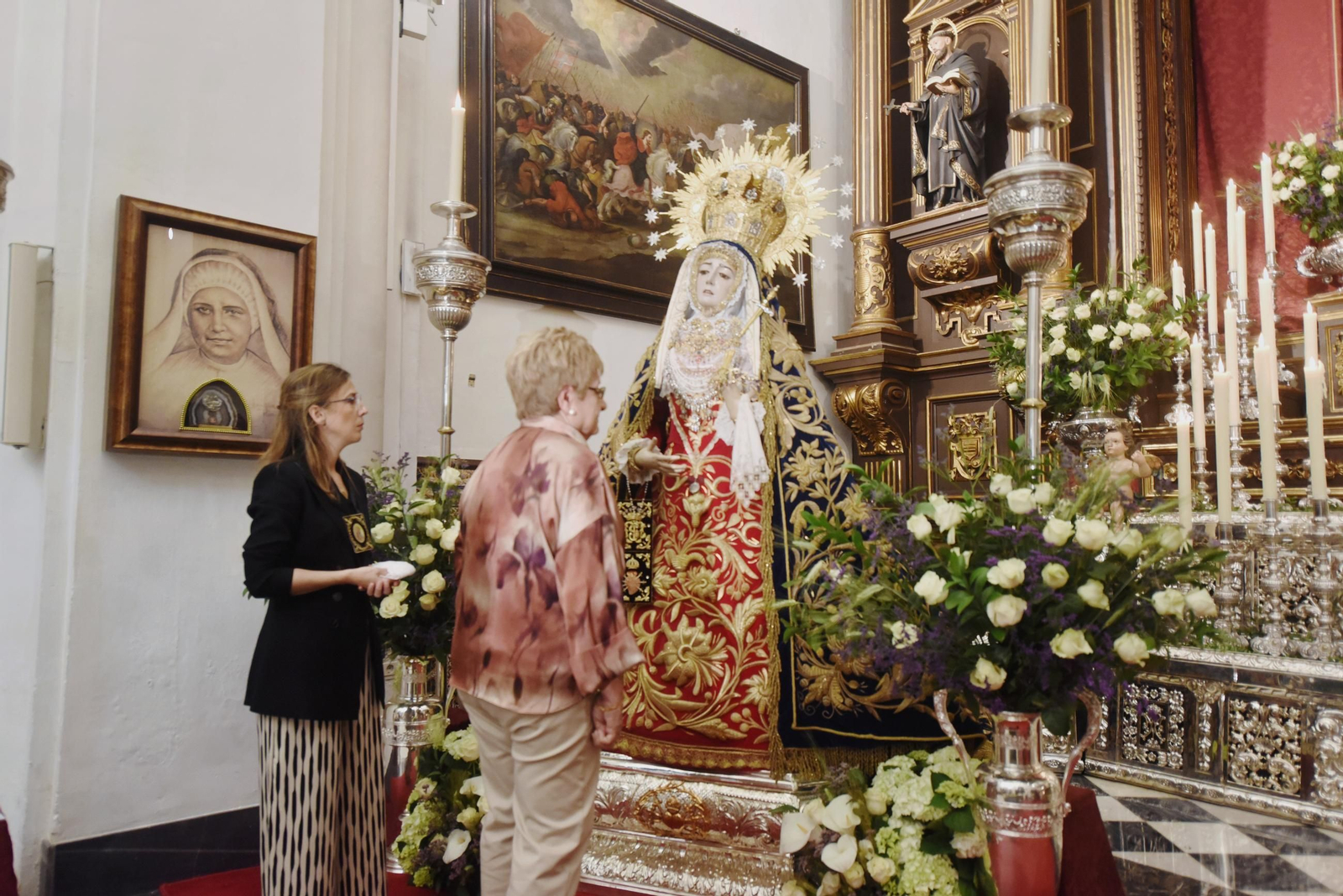 El besamanos de la Virgen de los Dolores, en imágenes