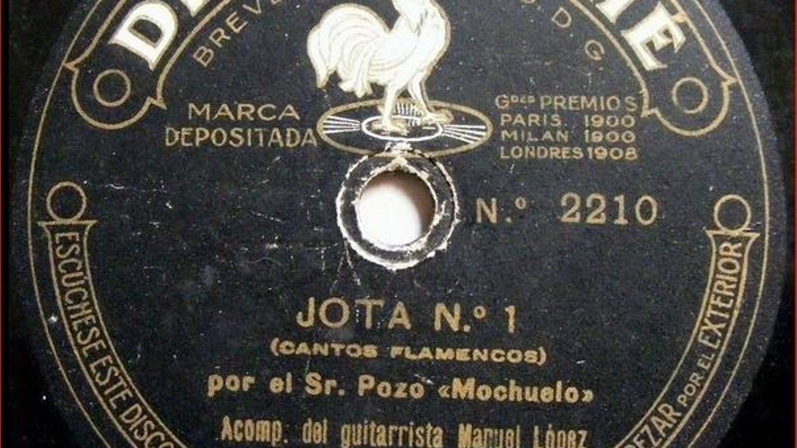 [7] Disco de pizarra de El Mochuelo, con indicación escrita de cómo reproducirlo y por dónde empezar a escucharlo.