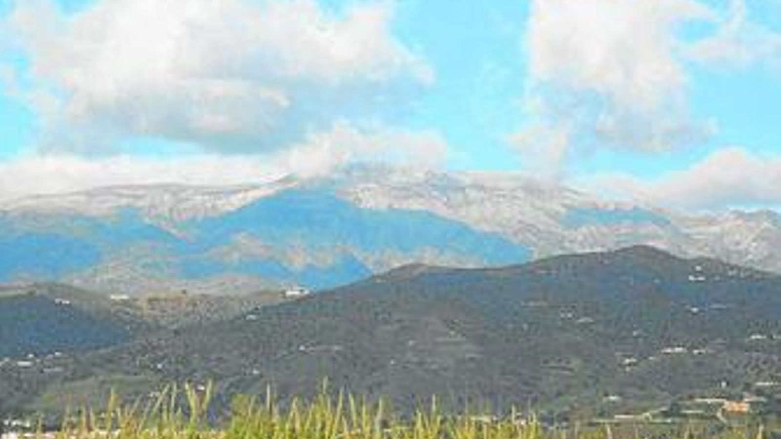 Pico de La Maroma al fondo.