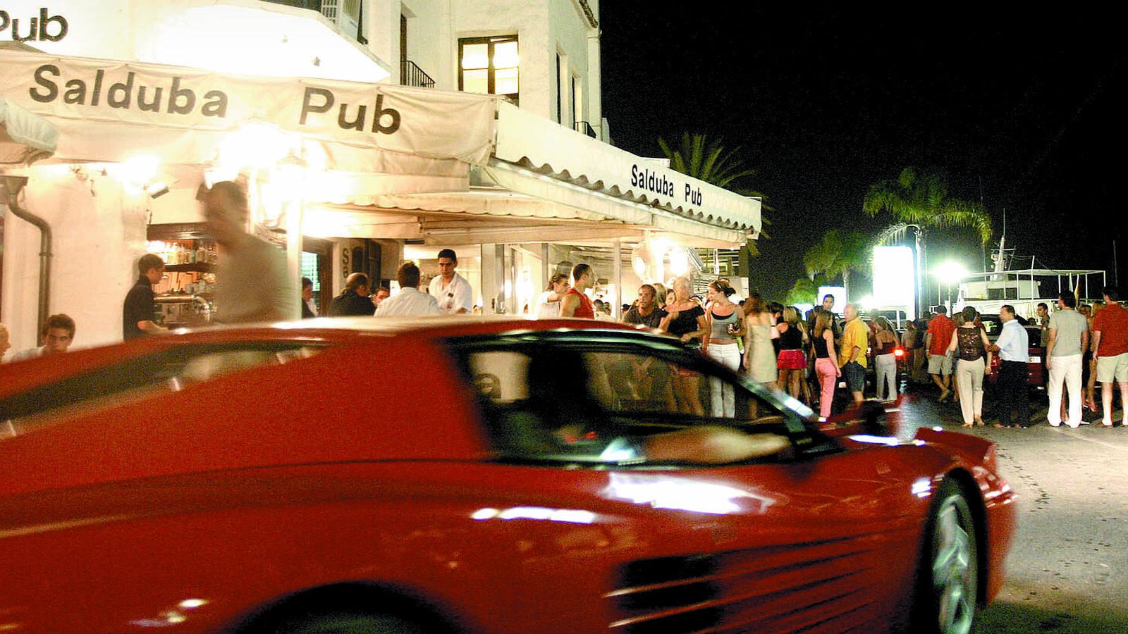 Coches de lujo en Puerto Banús, en una imagen de 2004.