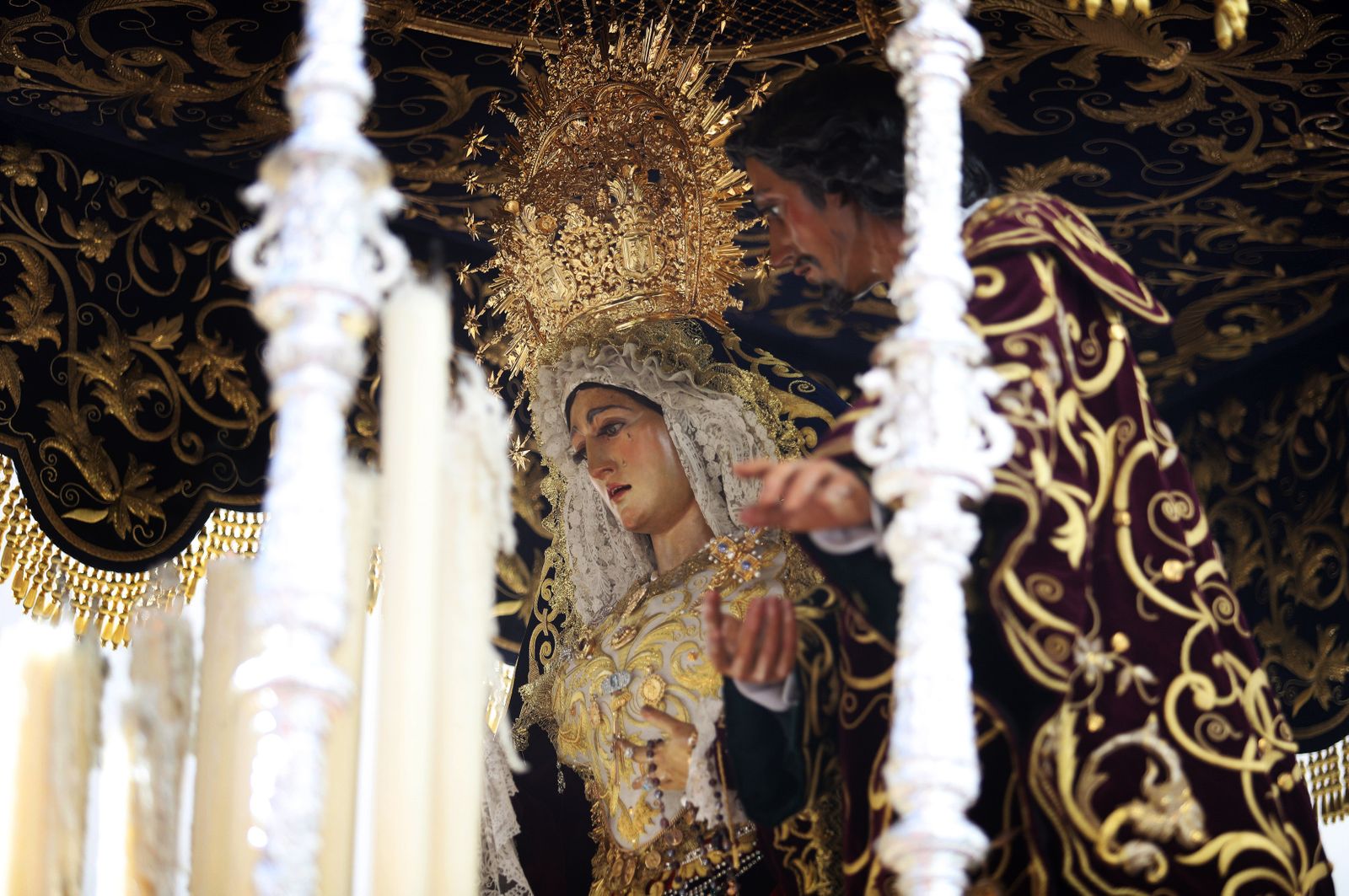 La Hermandad El Nazareno en la madrugá de la Semana Santa de Huelva 2023, en imágenes