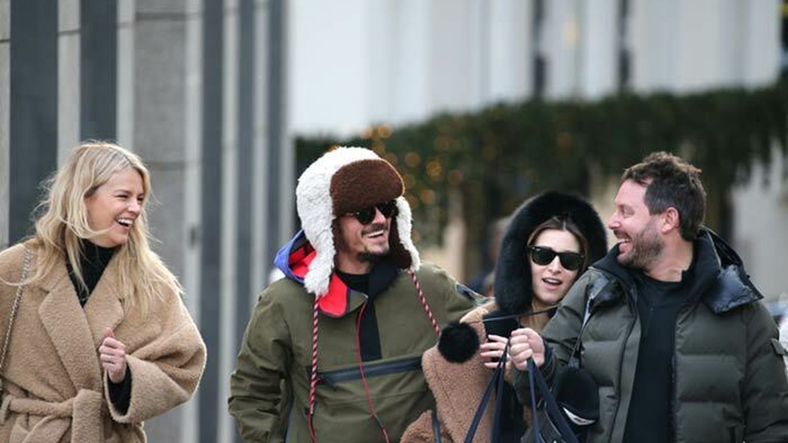 Orlando Bloom, junto a un grupo de amigos, en St. Moritz poco antes del enlace.