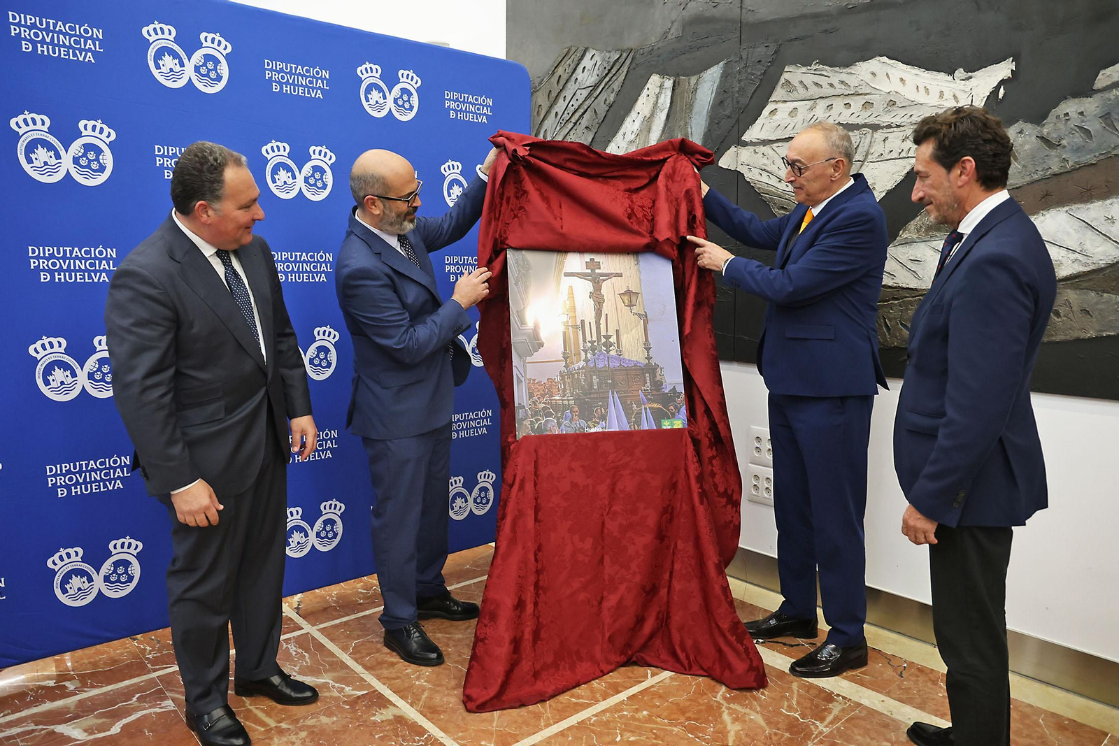 Imágenes de la presentación la Guía de Semana Santa de Huelva Información 2025