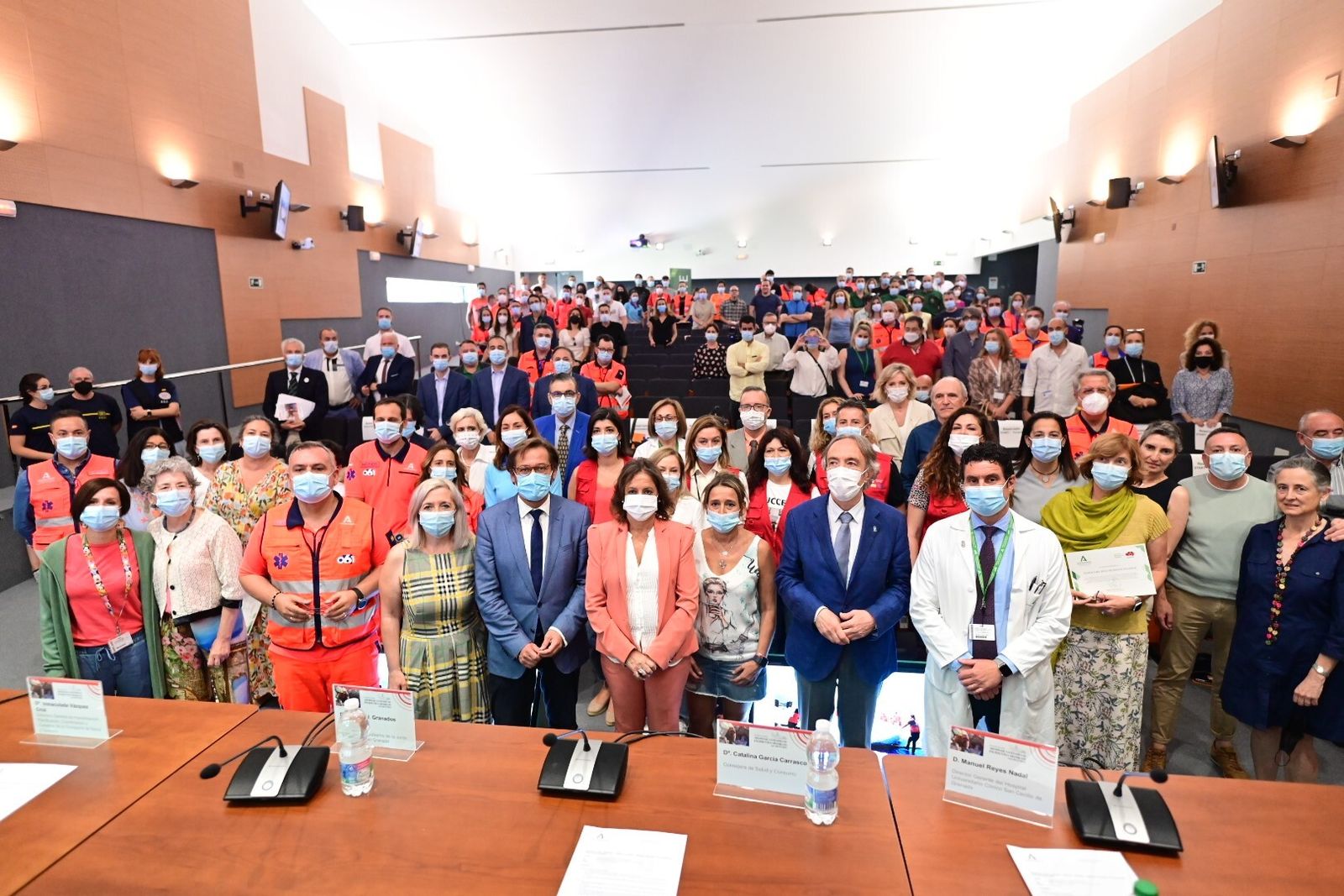 La consejera de Salud, Catalina García, en Granada durante el reconocimiento a los sanitarios andaluces por su labor humanitaria en Turquía