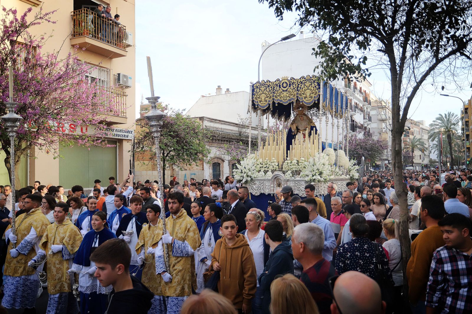 Imágenes de la procesión de la Virgen de los Dolores por Las Colonias