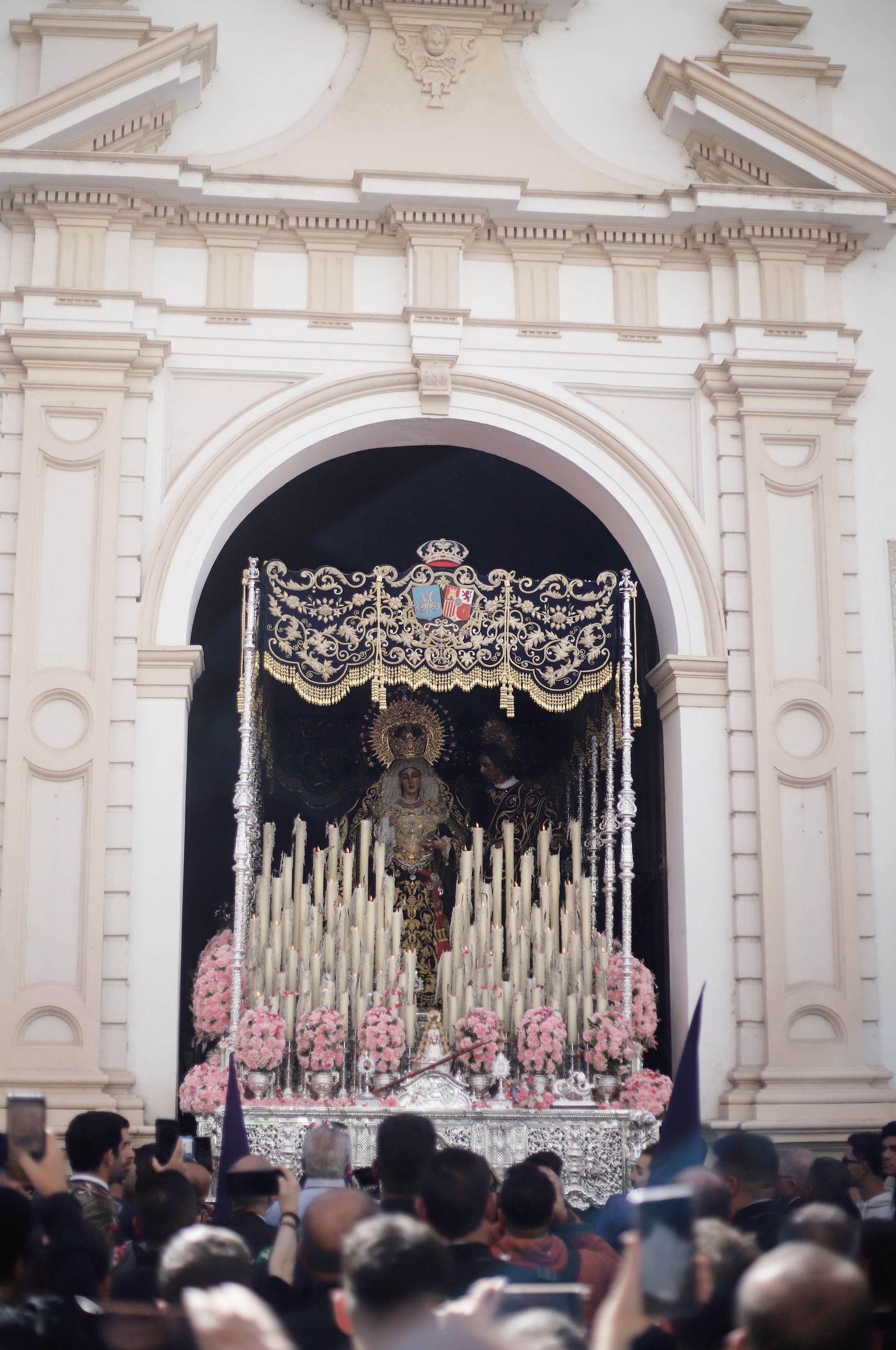 La Hermandad El Nazareno en la madrugá de la Semana Santa de Huelva 2023, en imágenes