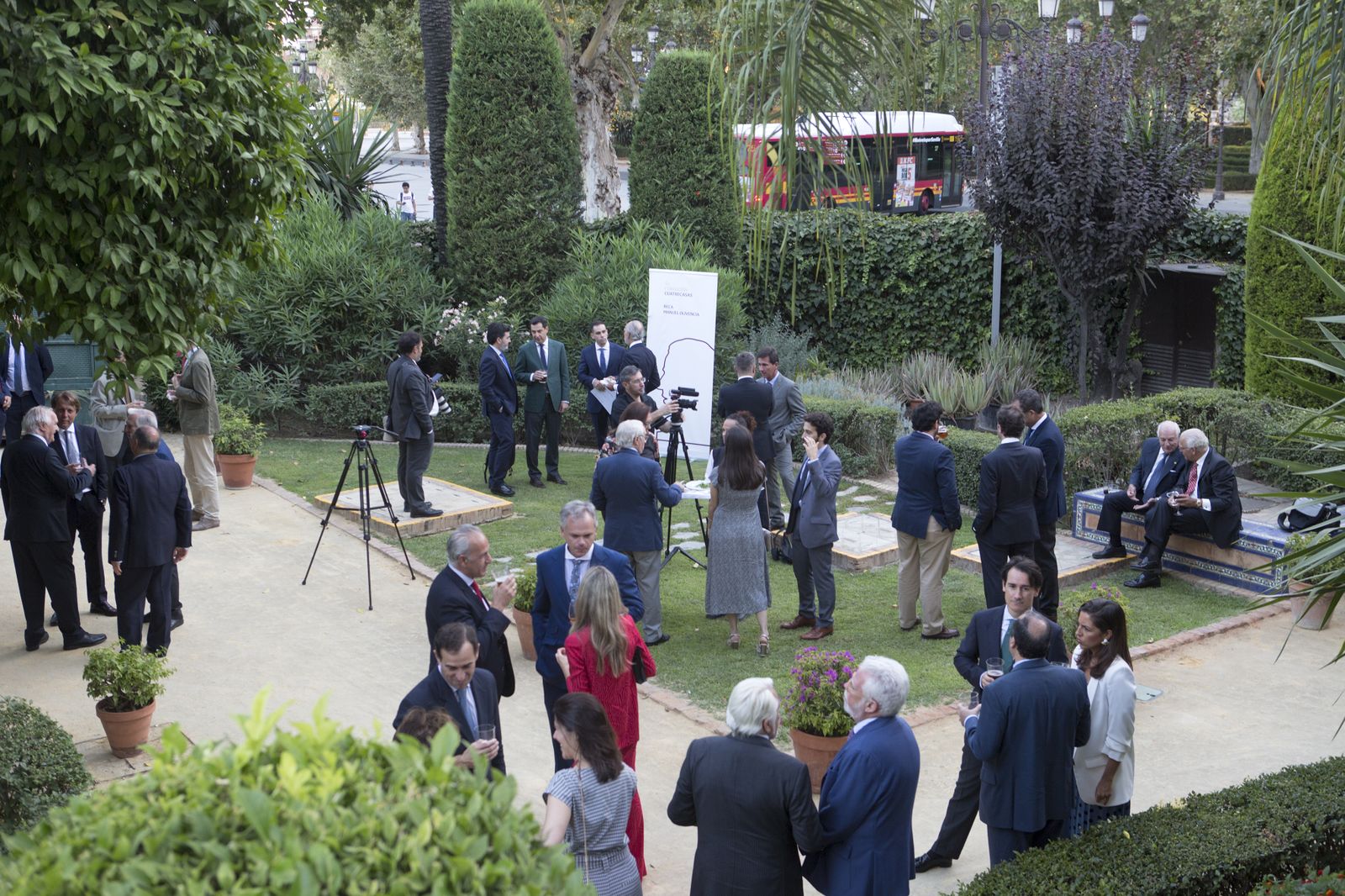 Las imágenes de la entrega de la Beca Manuel Olivencia