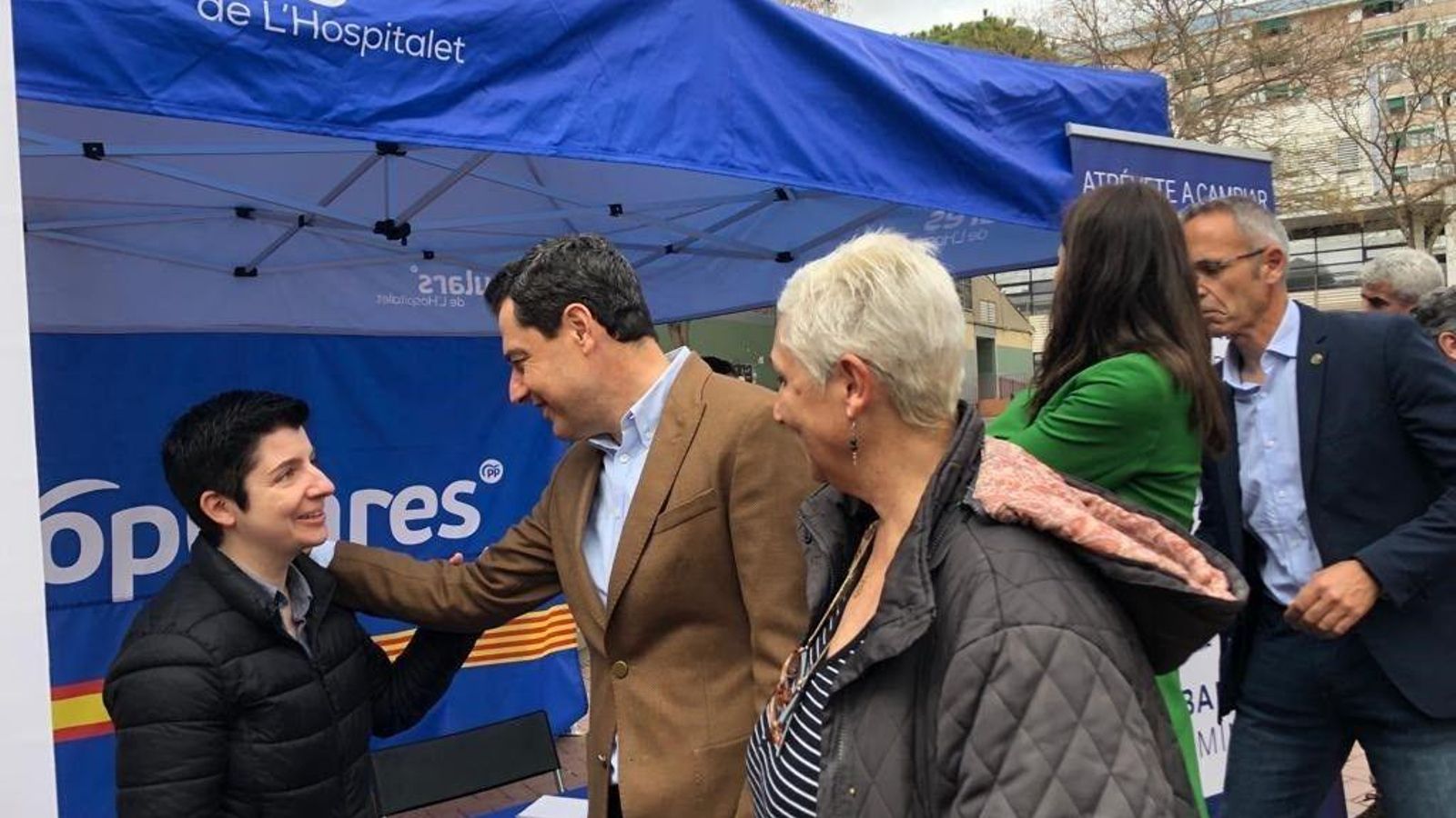 Juanma Moreno en Hospitalet en un acto con la candidatura popular en la localidad catalana.