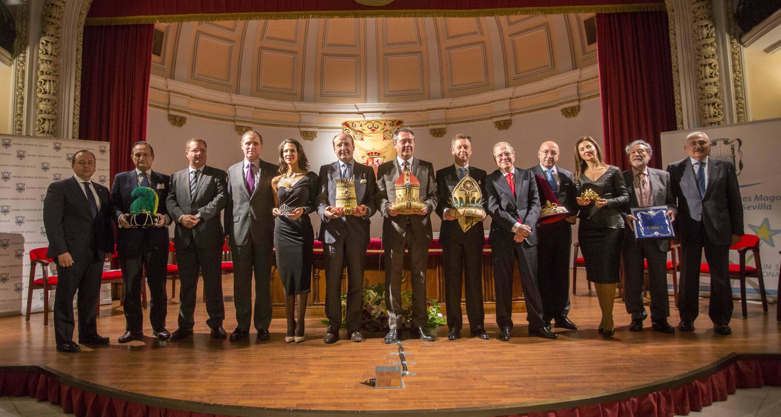 Manuel Sainz Méndez, Alberto Pérez-Solano, Juan Carlos Cabrera, Carlos Palacios, Carolina Alés, Joaquín Moeckel, Juan Espadas, Francisco Galnares, Alberto M. Pérez Calero, Ángel Moliní, María Pérez Mellado, Luis del Val y Carlos Bourrellier posan tras la clausura del tradicional acto de proclamación.