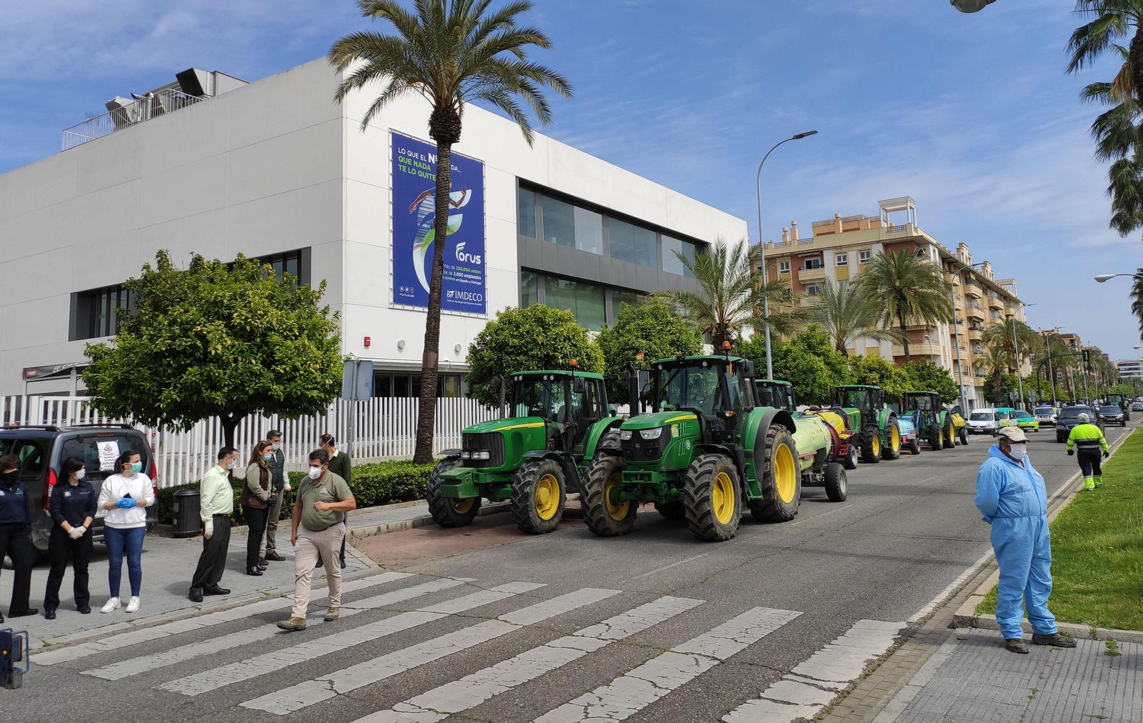 Las fotos del homenaje de los agricultores a los sanitarios de Córdoba