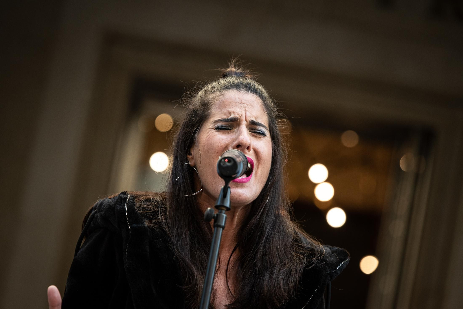 Imágenes de la Zambombá " Sones de Navidad" en la puerta de la Diputación