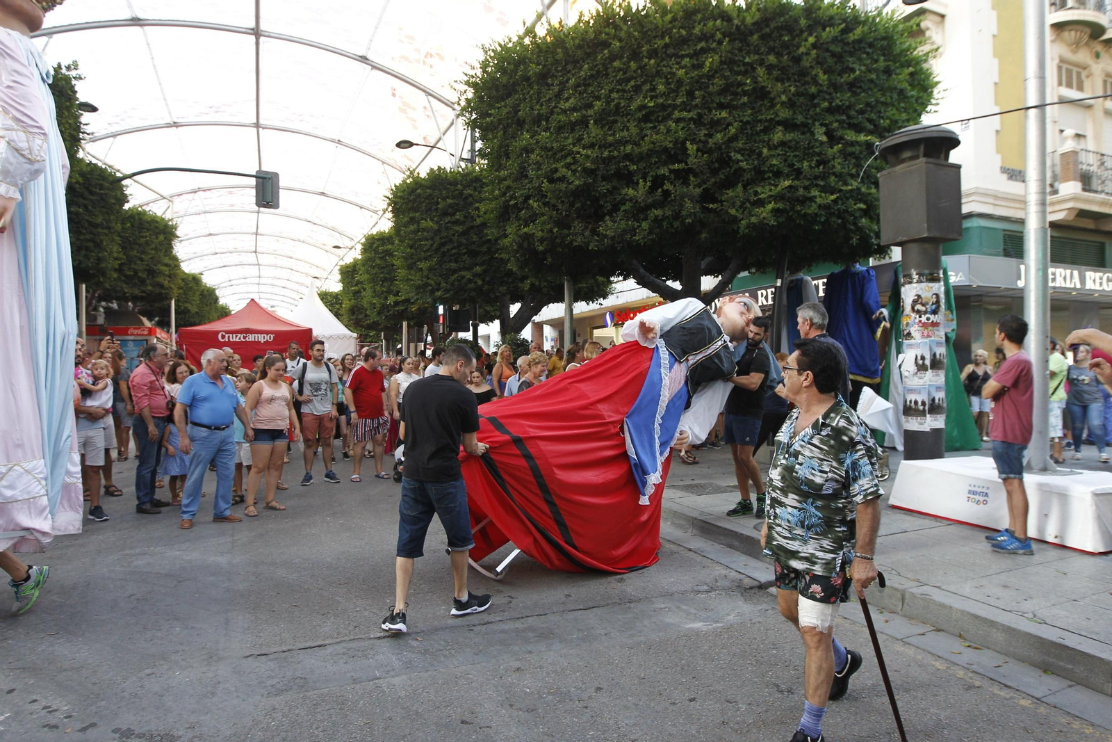 Fotogalería gigantes y cabezudos. Feria de Almería 2019