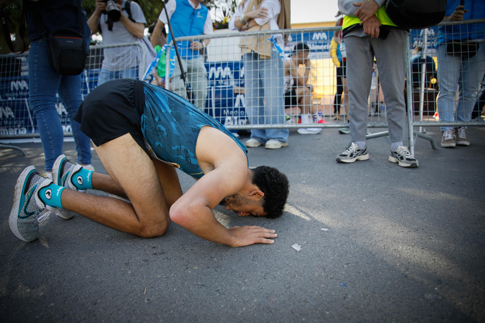 Imágenes de la llegada de la Media maratón Ciudad de Almería