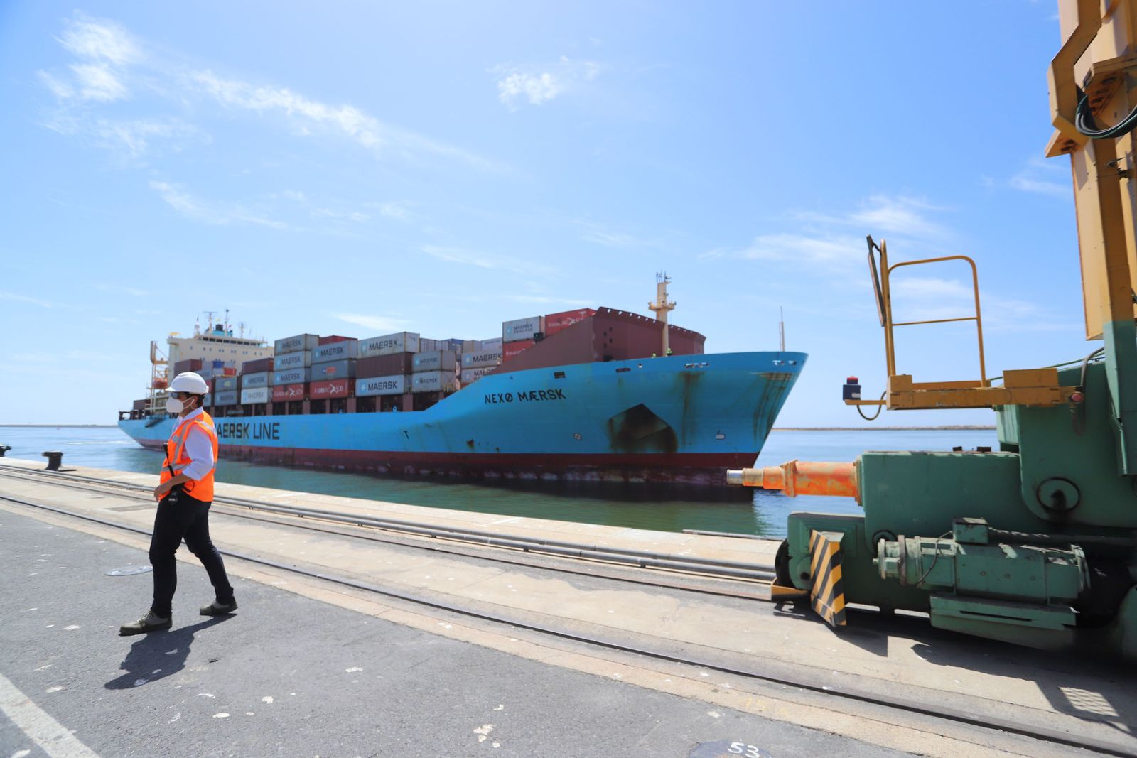Imágenes de la llegada del buque Maersk al Puerto de Huelva, que abre las escalas con la línea entre Leixoes y Algeciras