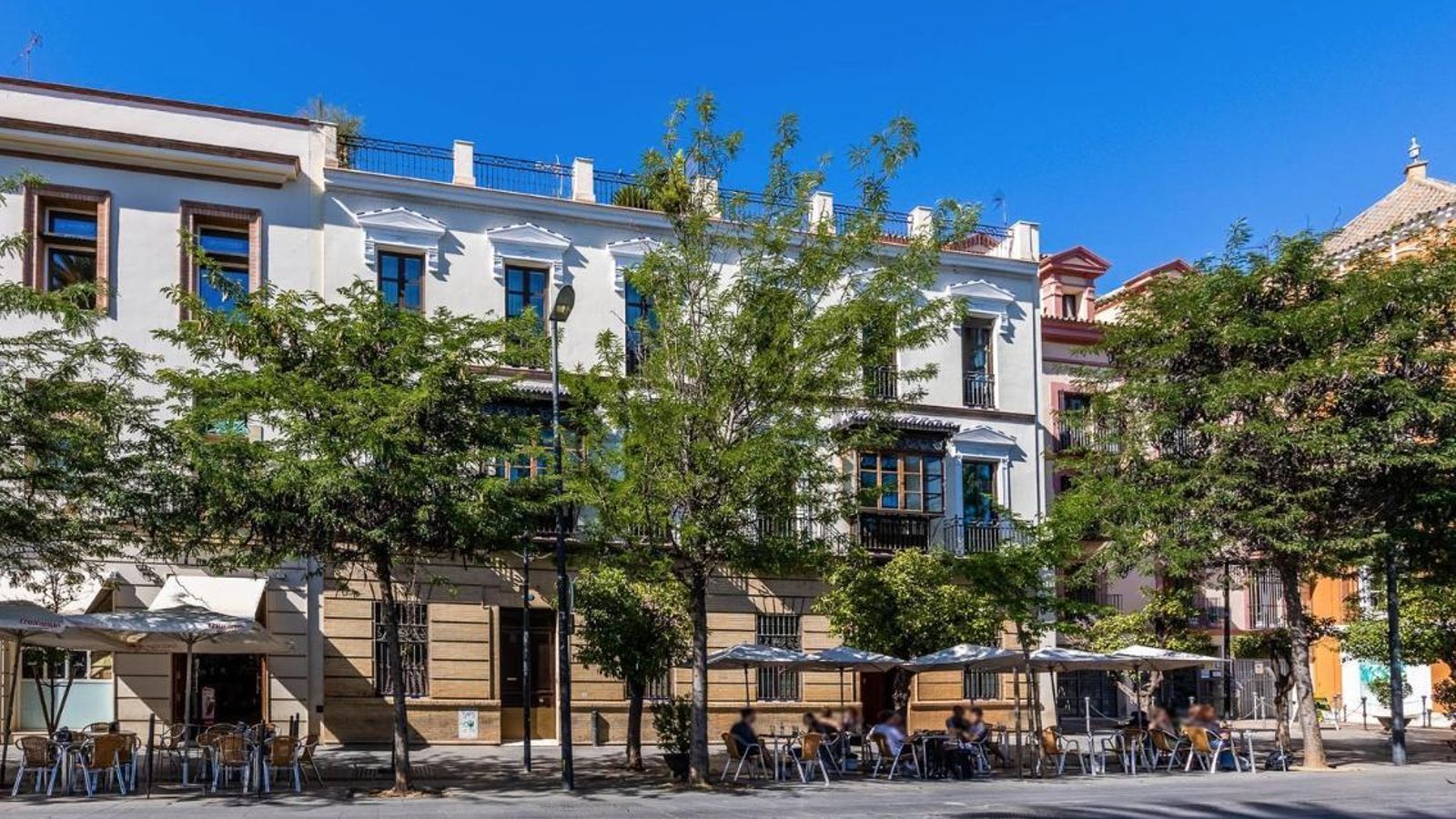 Vista del edificio en el que está ubicado este dúplex de la calle San Fernando