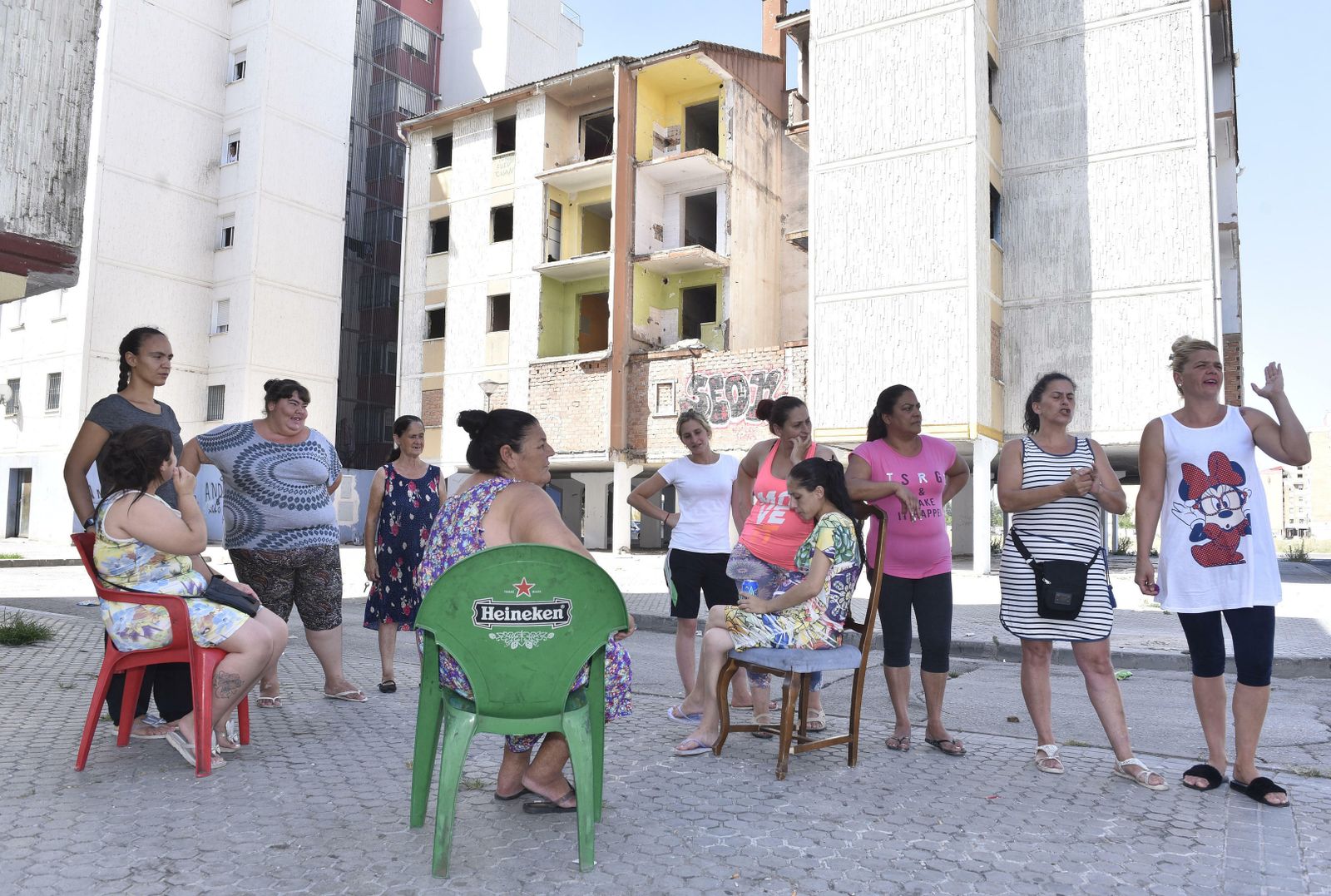 Un grupo de mujeres del Polígono Sur.