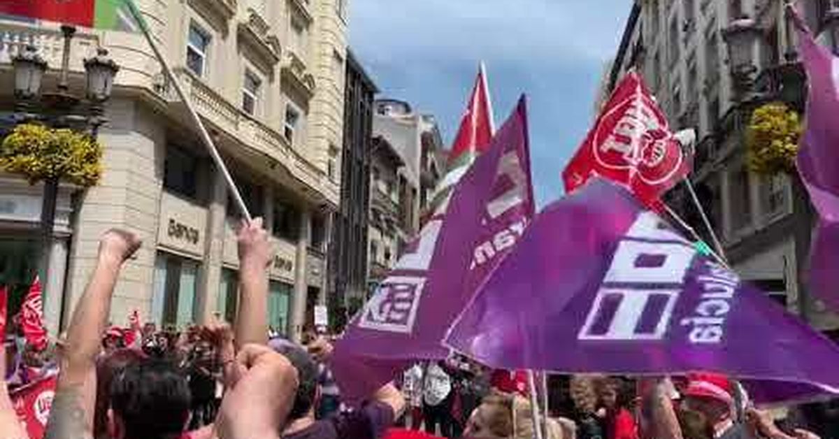 La marcha por el 1 de Mayo inunda de reivindicación las calles de Granada