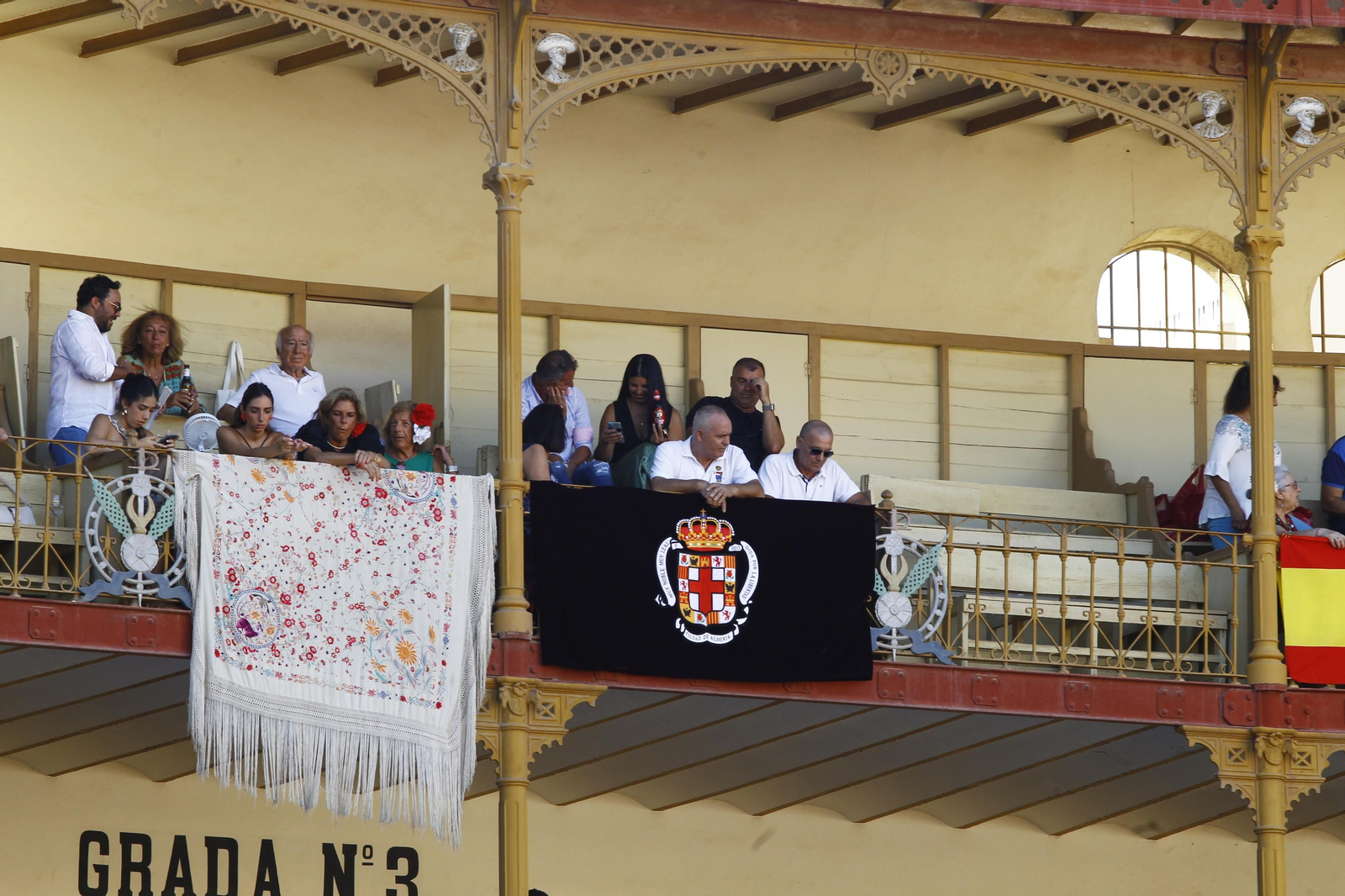 Las imágenes del ambiente del tendido en la novillada de la Feria Taurina de Almería