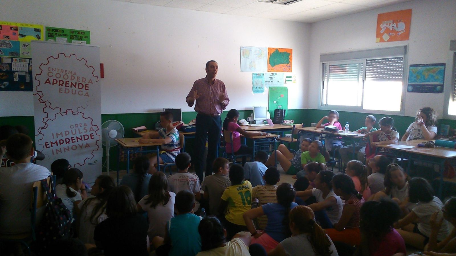 Acción de fomento del emprendimiento para estudiantes desarrollada por el CADE roquetero.