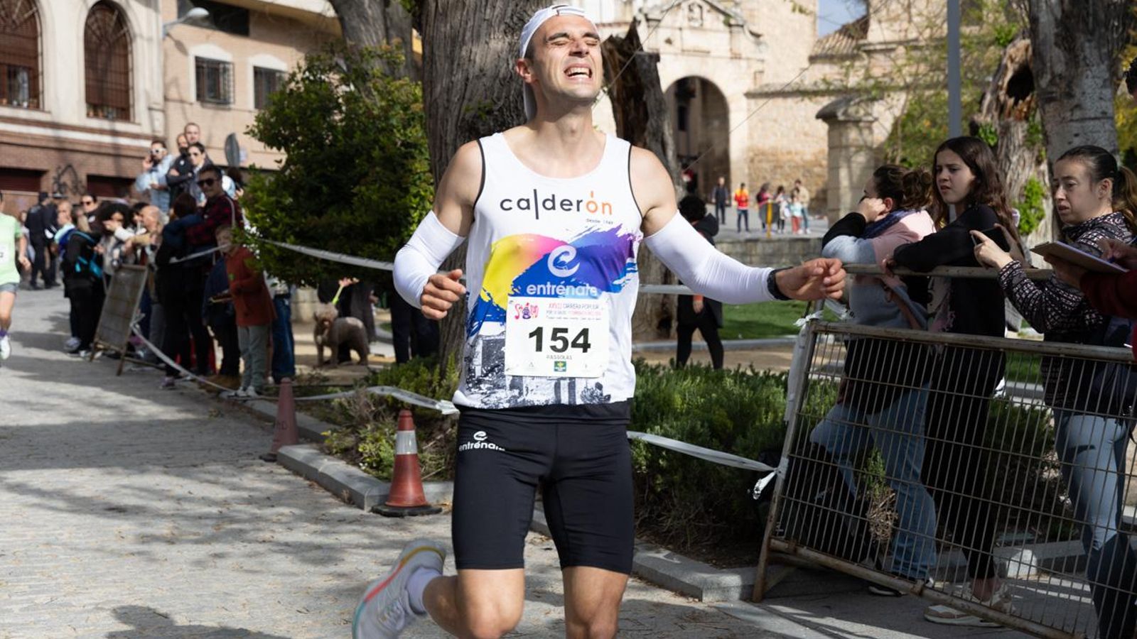 Más de 2.100 participantes corren para promover la salud en Jaén, en imágenes (1)