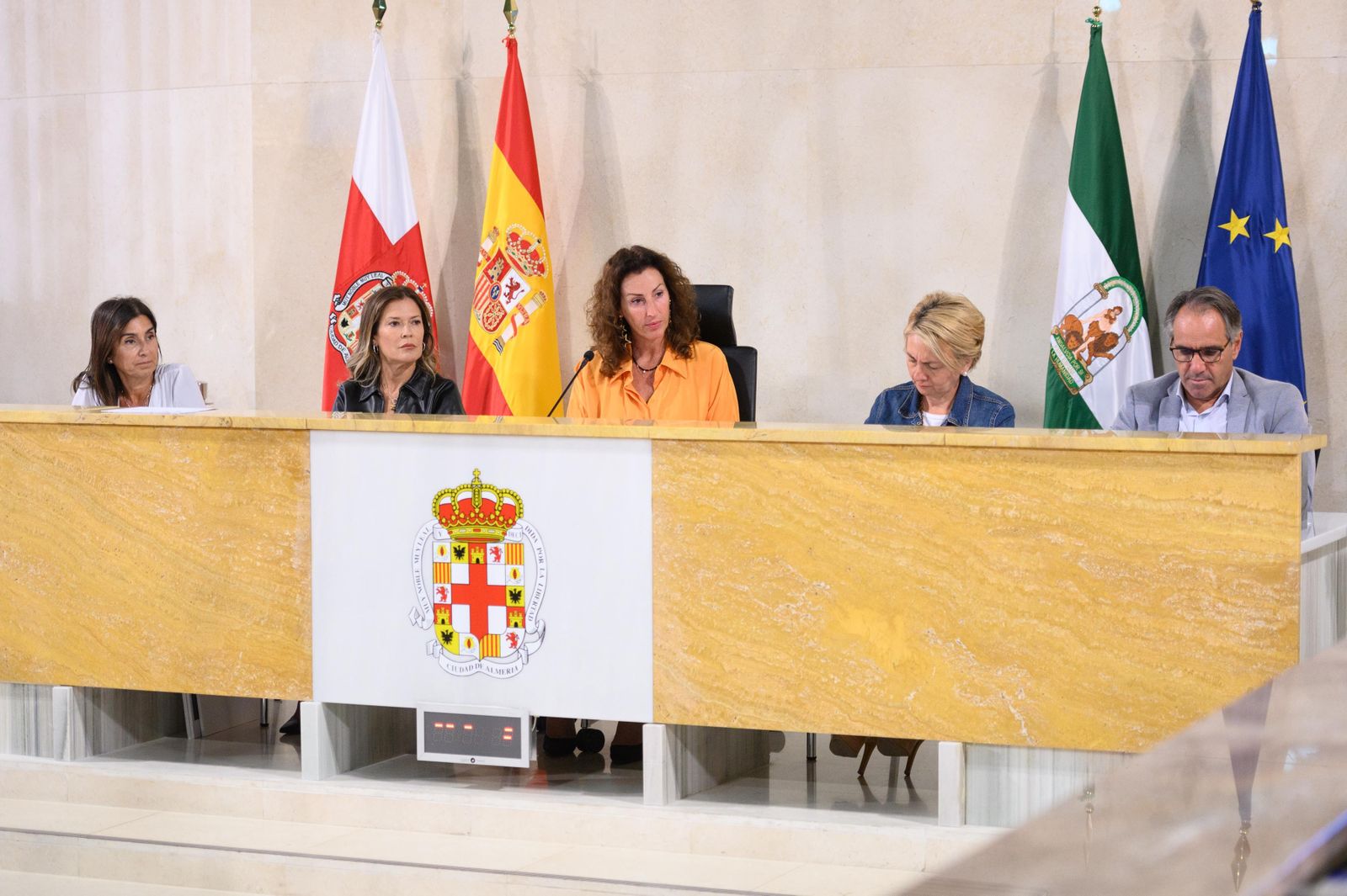 Parte del equipo de gobierno en el Pleno de este lunes del Ayuntamiento de la capital