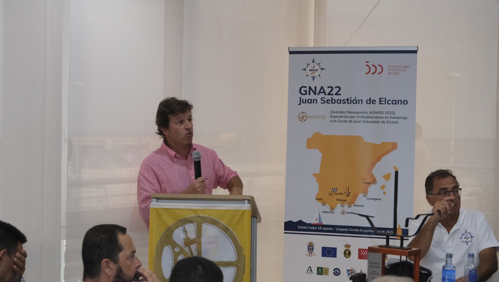 Imágenes de la visita de la Expedición Juan Sebastián Elcano al Club de Mar de Almería