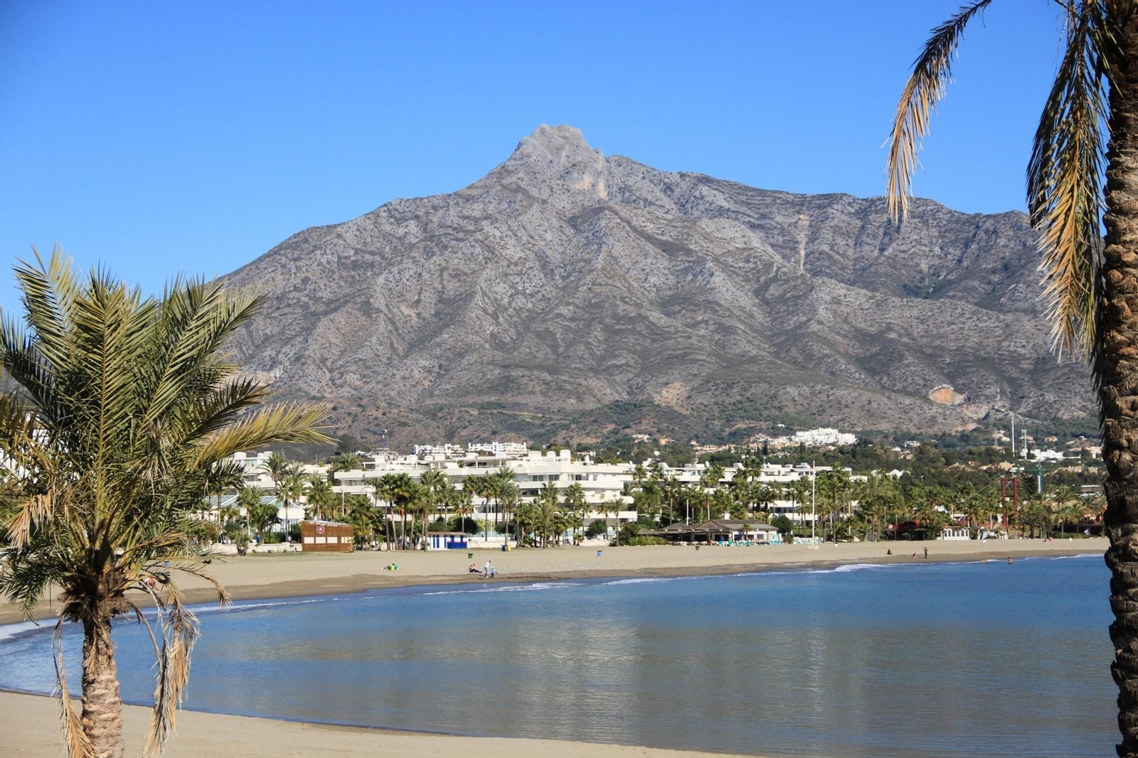 La playa de Levante de Puerto Banús, en Marbella.