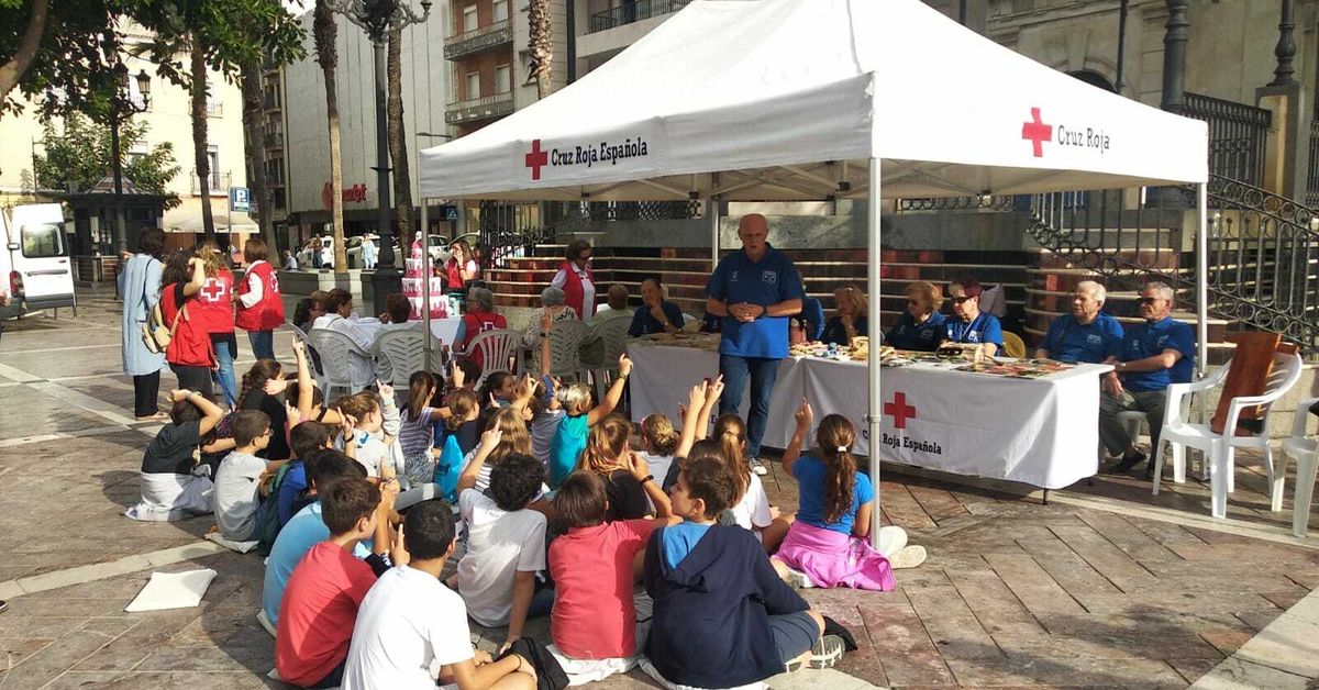 Cruz Roja celebra el Día de la Banderita con los jubilados