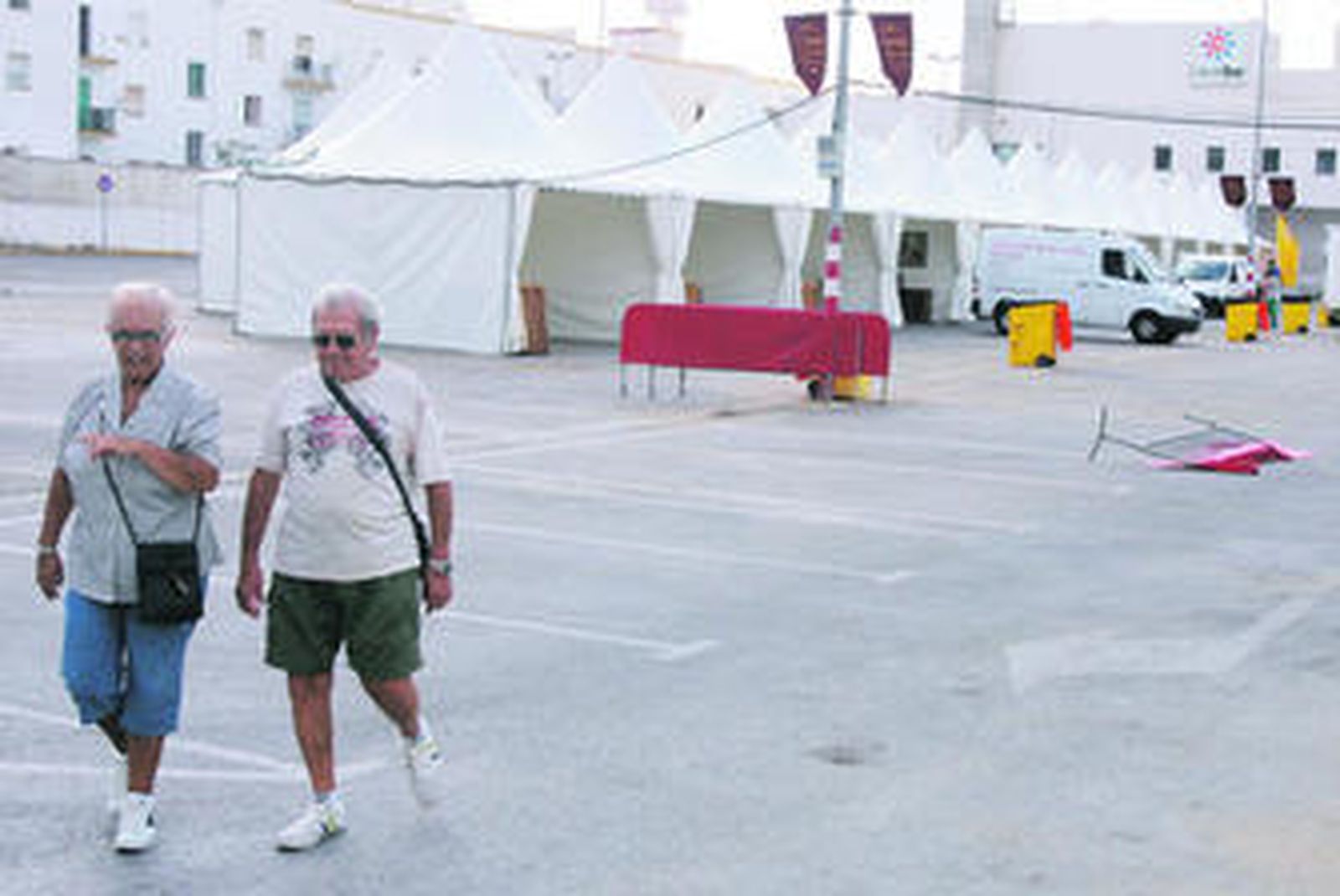 La organización ultimaba ayer el montaje de las carpas.